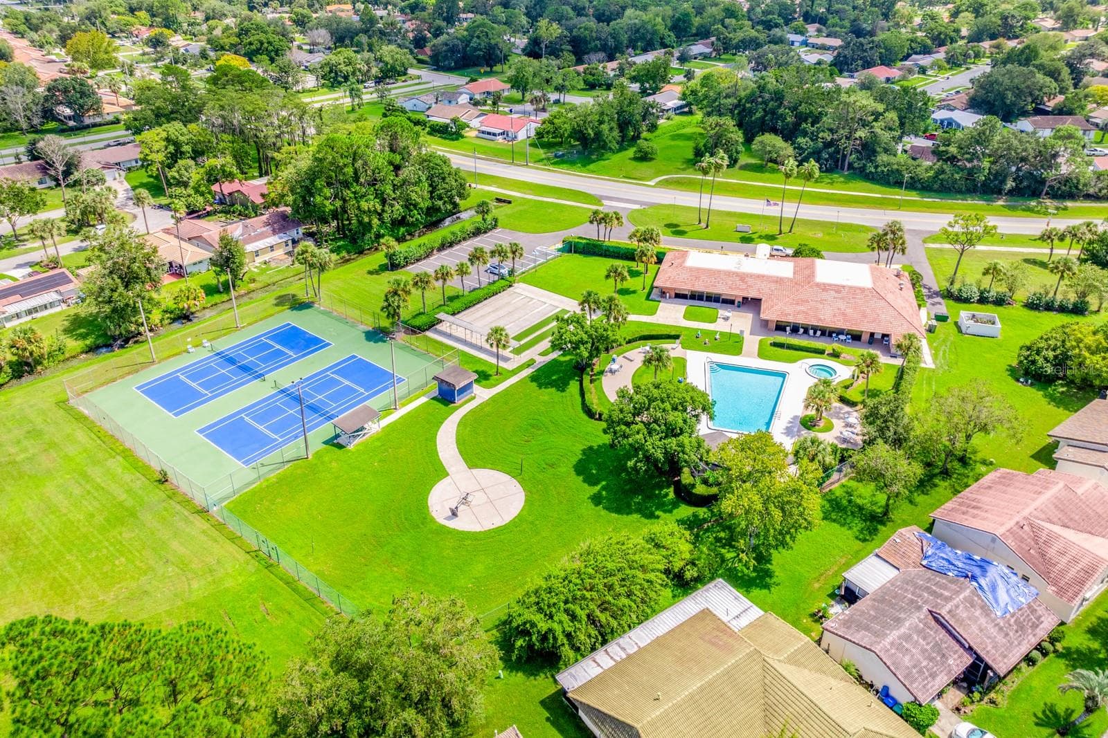 Lime Tree features nice amenities. - 10113 ALLENBY CT, ORLANDO