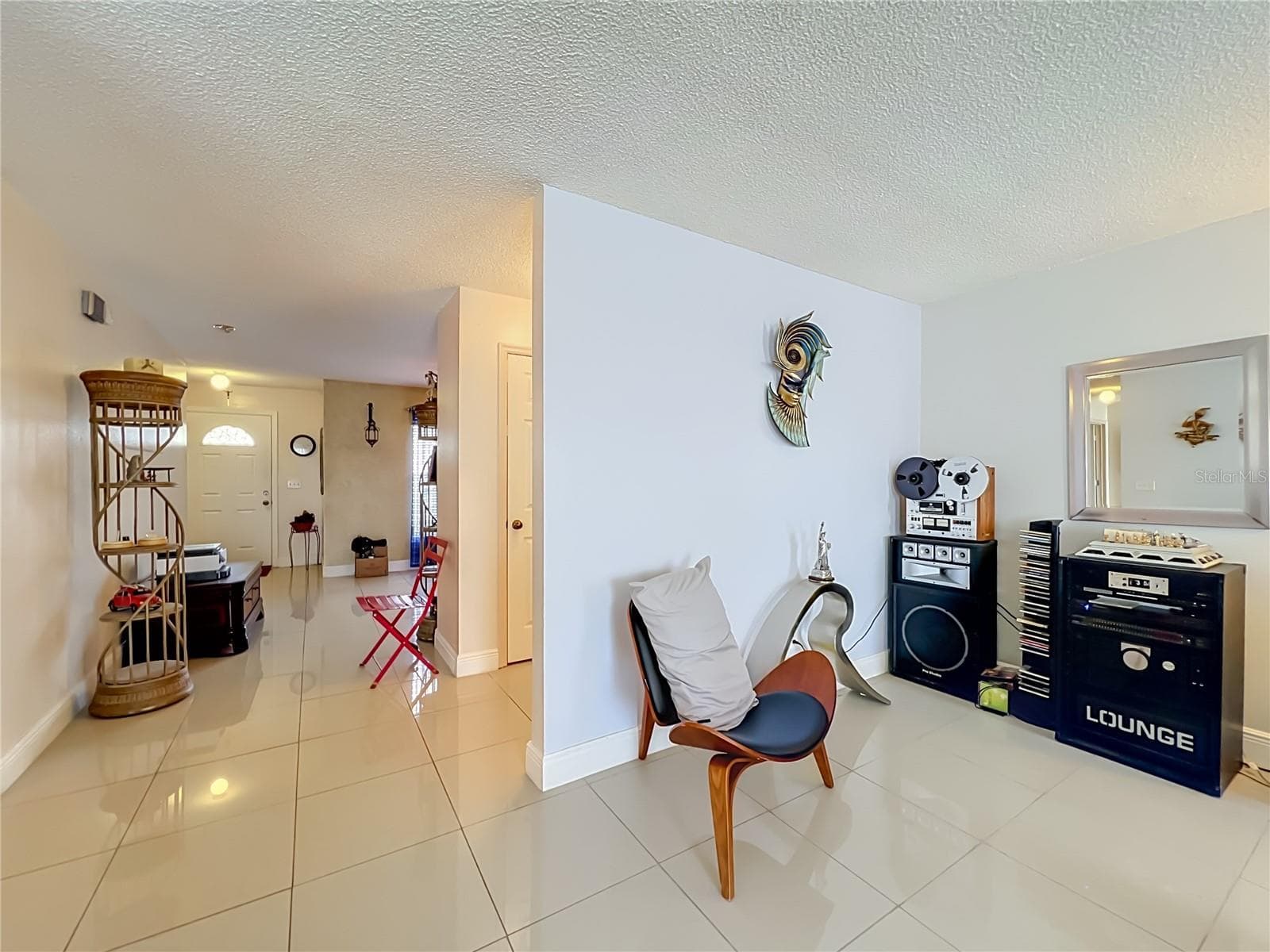 Large ceramic tile throughout 1st floor - 12900 LOS ALAMITOS CT, ORLANDO