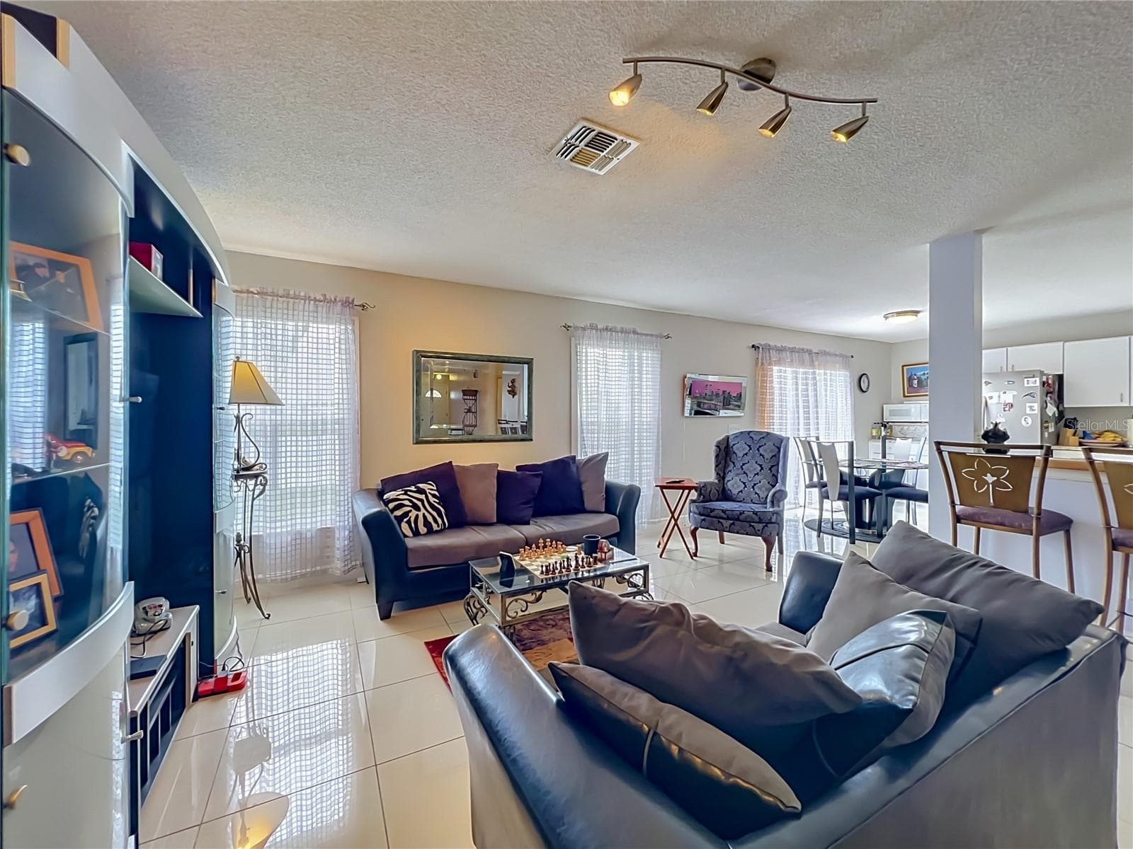 Family room, with dinette area to kitchen - 12900 LOS ALAMITOS CT, ORLANDO