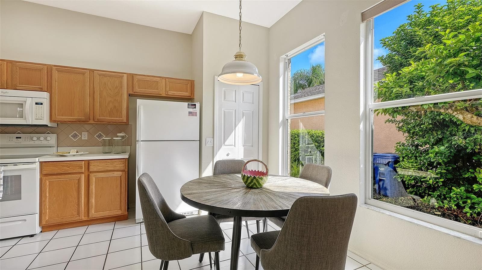 dinette area and pantry - 4942 OLDHAM ST, SARASOTA