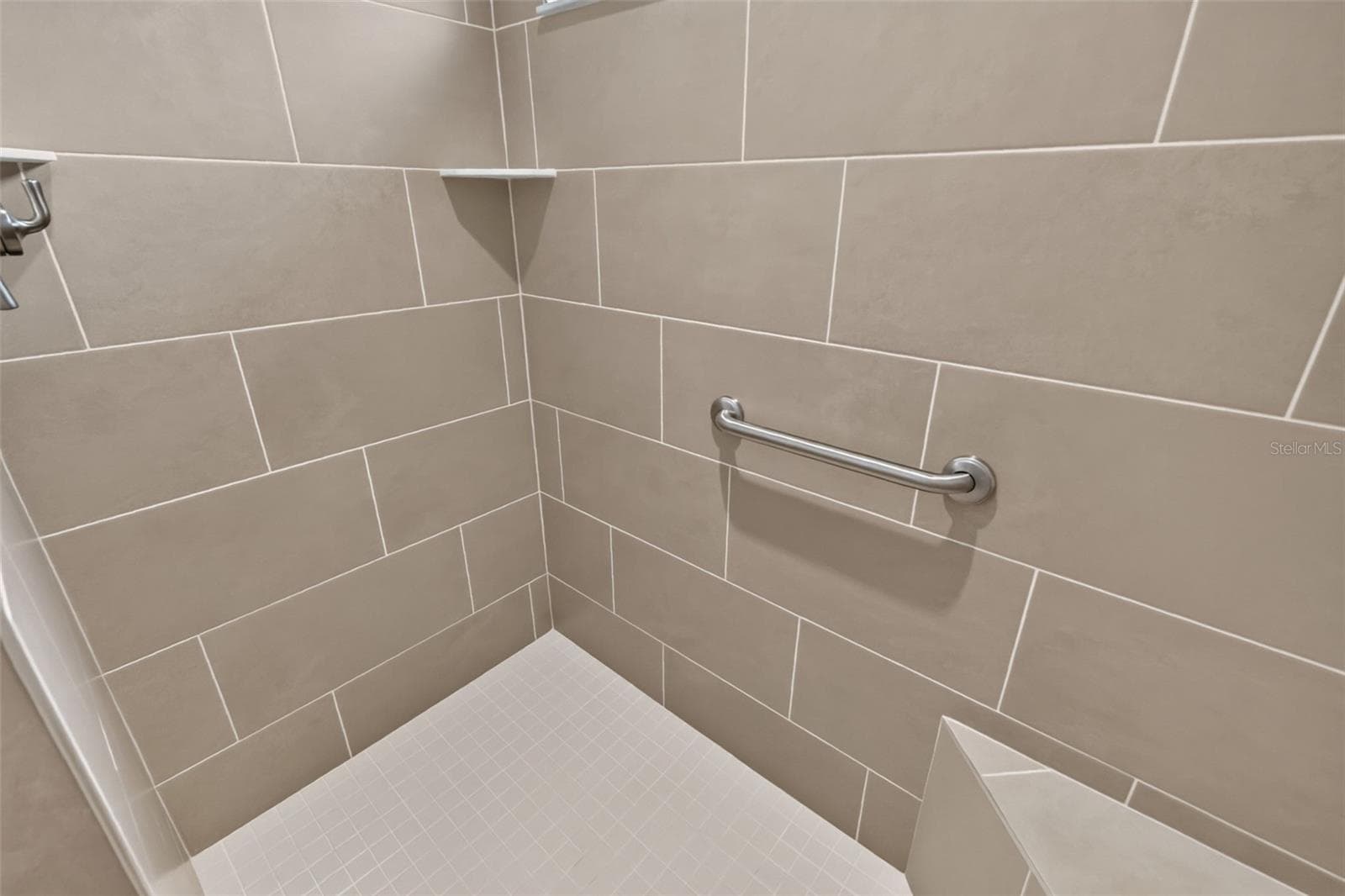 Primary Bathroom - 6996 DWIGHT DR, THE VILLAGES