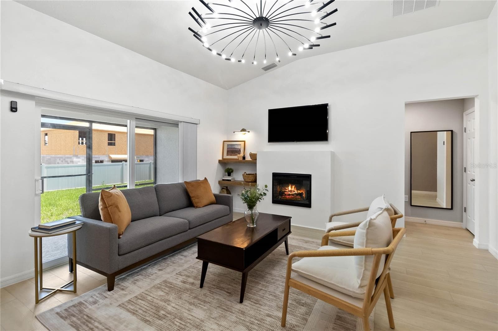 Living room - 2441 OAKWOOD LN, DAVENPORT