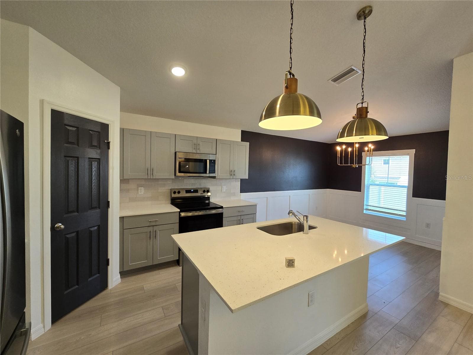 Kitchen - 2441 OAKWOOD LN, DAVENPORT