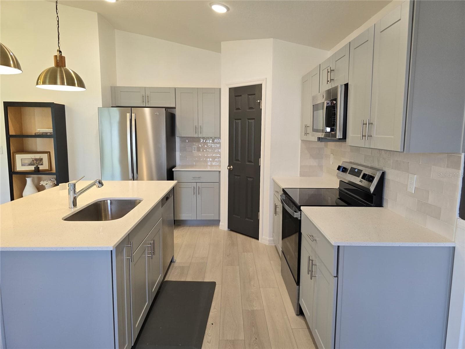 Kitchen - 2441 OAKWOOD LN, DAVENPORT
