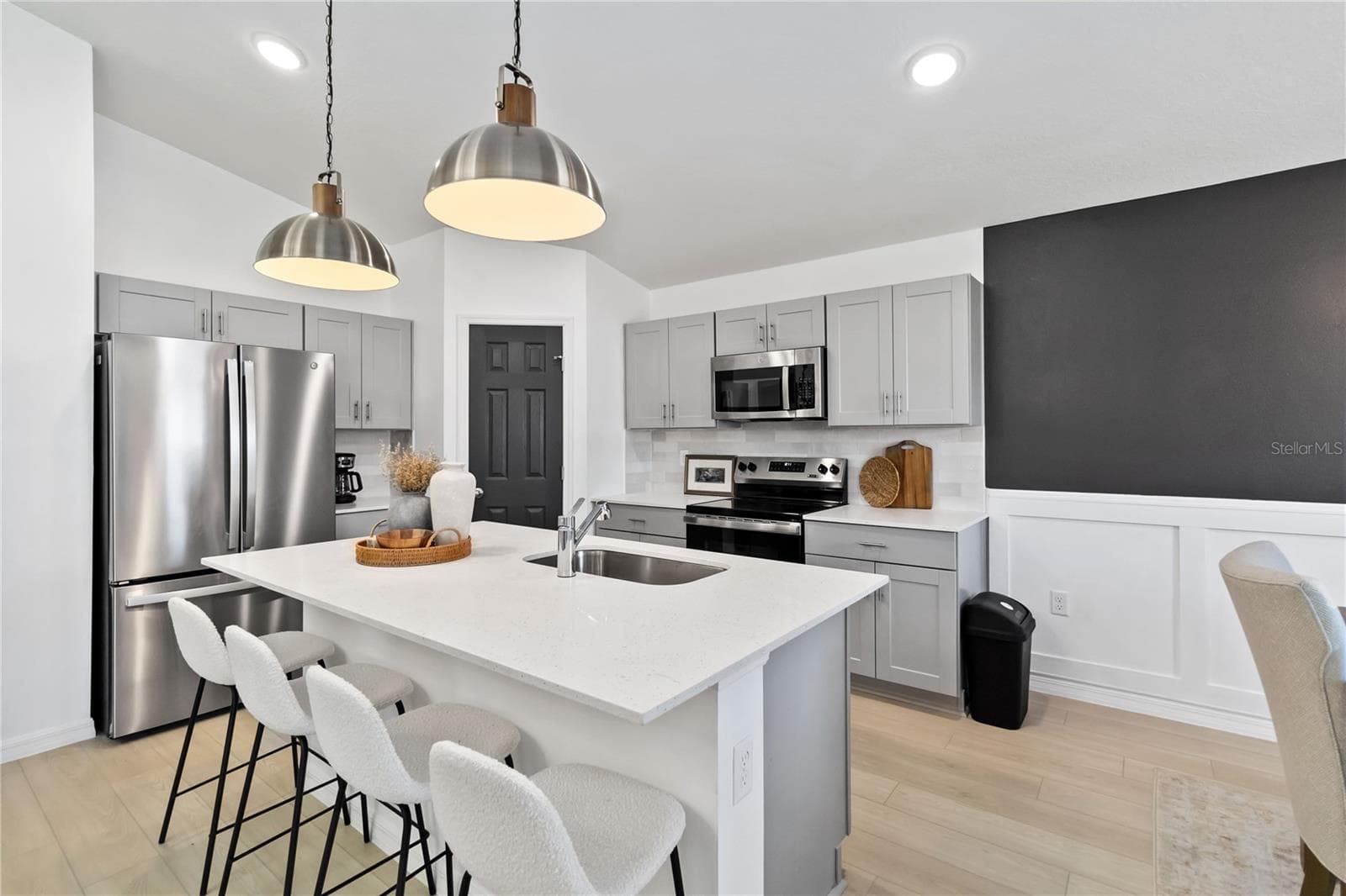 Kitchen - 2441 OAKWOOD LN, DAVENPORT