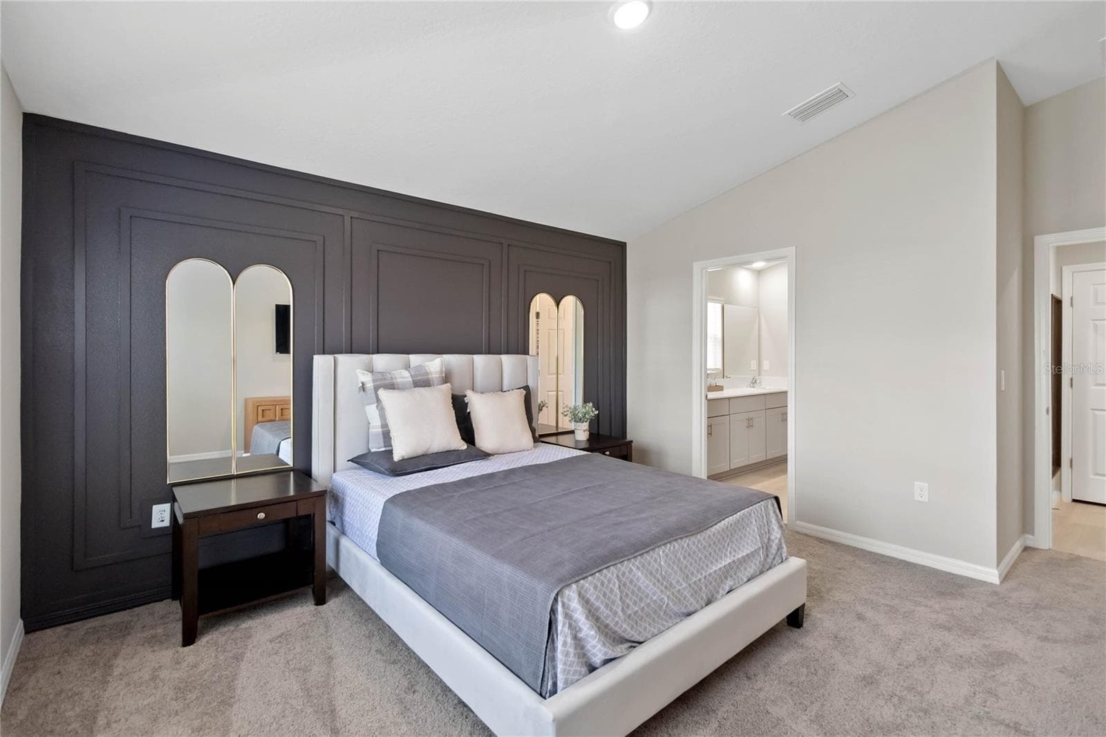 Primary bedroom - 2441 OAKWOOD LN, DAVENPORT