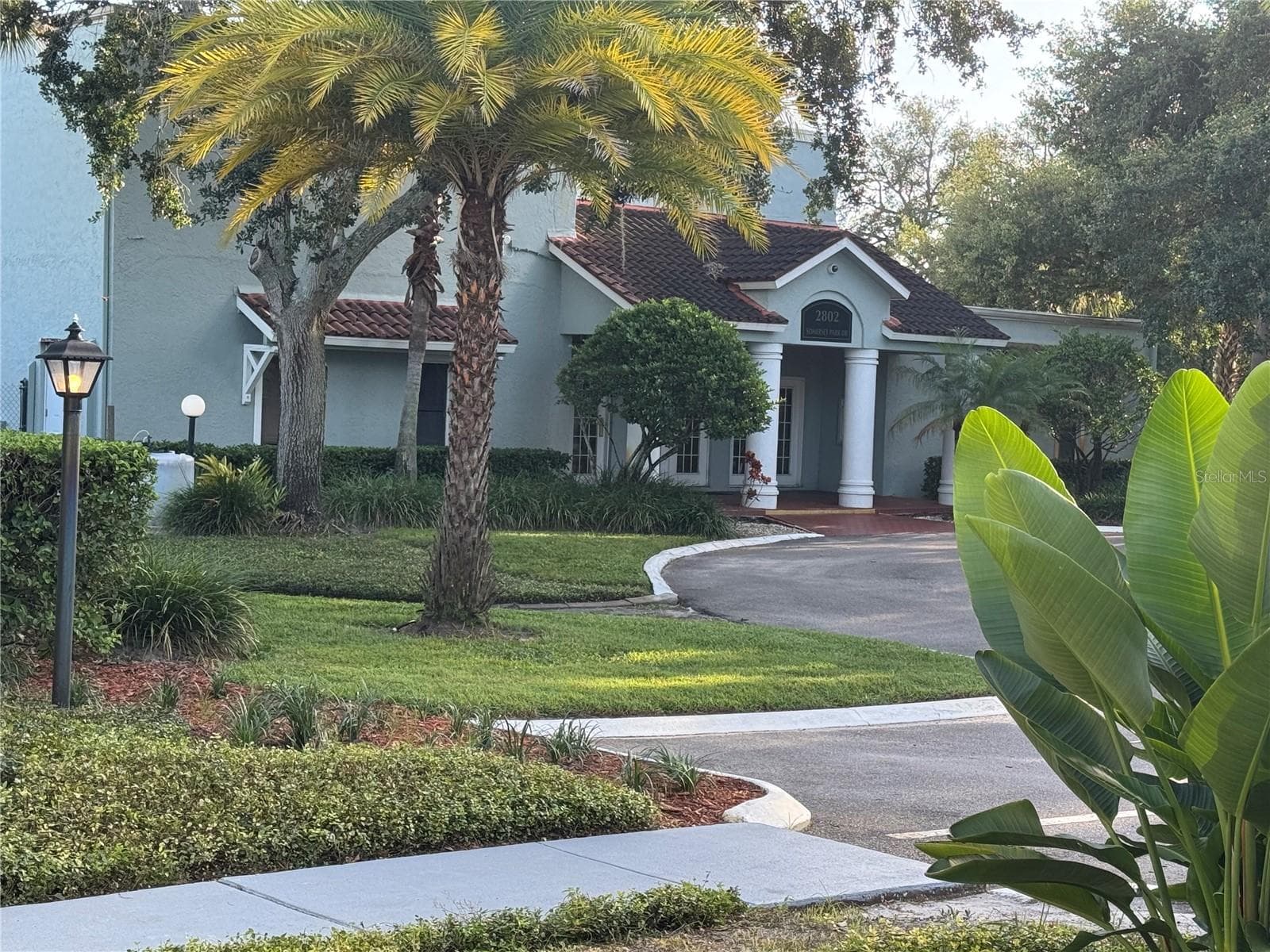 CLUBHOUSE VIEW FROM FRONT DOOR - 2884 SOMERSET PARK DR #2907, TAMPA