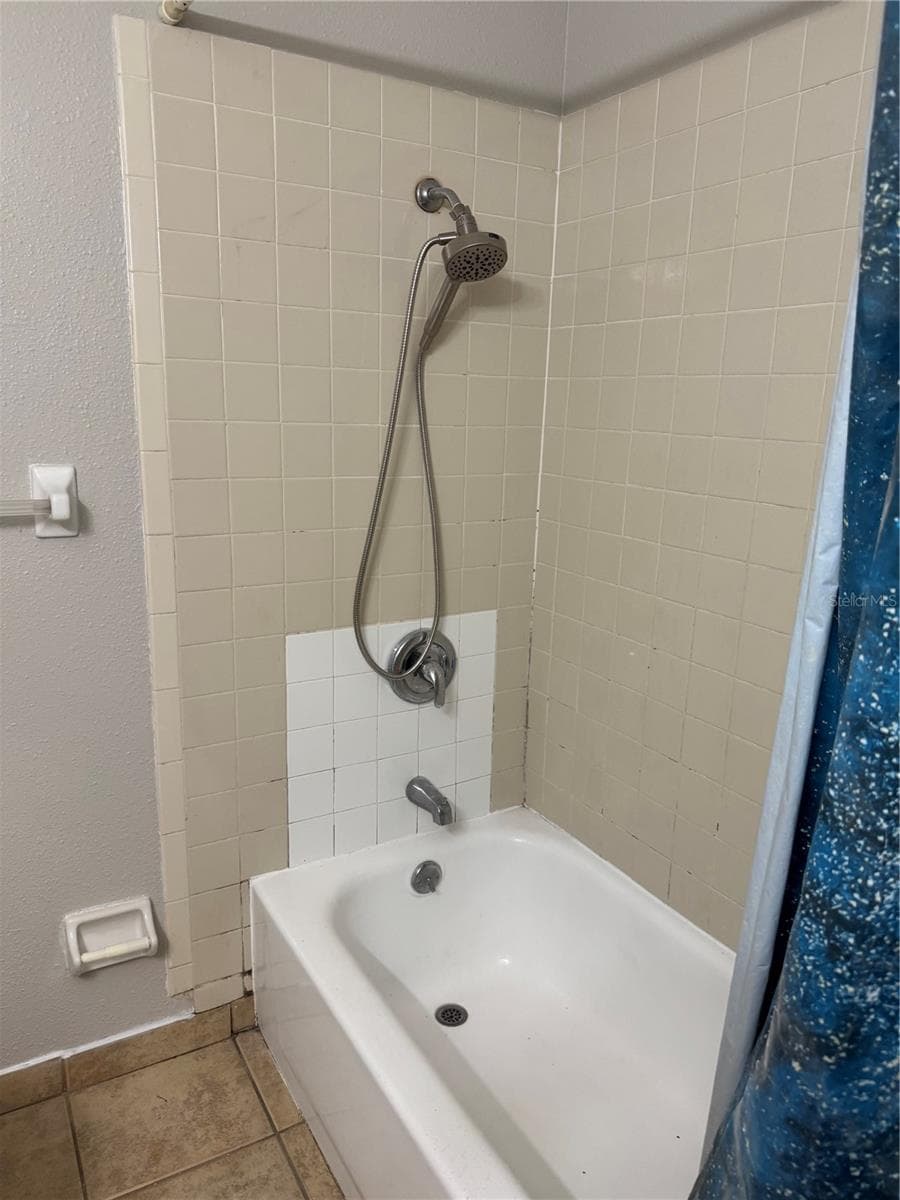 PRIMARY FULL BATH - 2884 SOMERSET PARK DR #2907, TAMPA