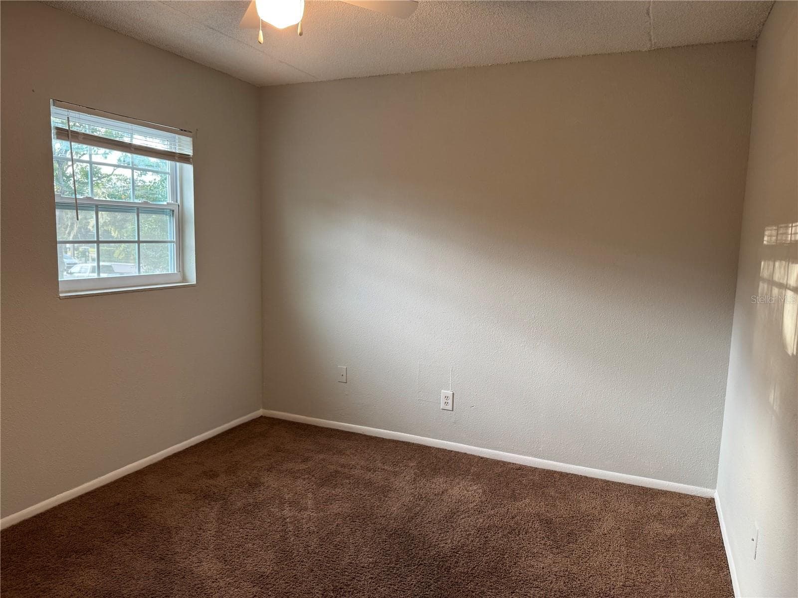 GUEST BEDROOM FROM DOOR TO WINDOW - 2884 SOMERSET PARK DR #2907, TAMPA