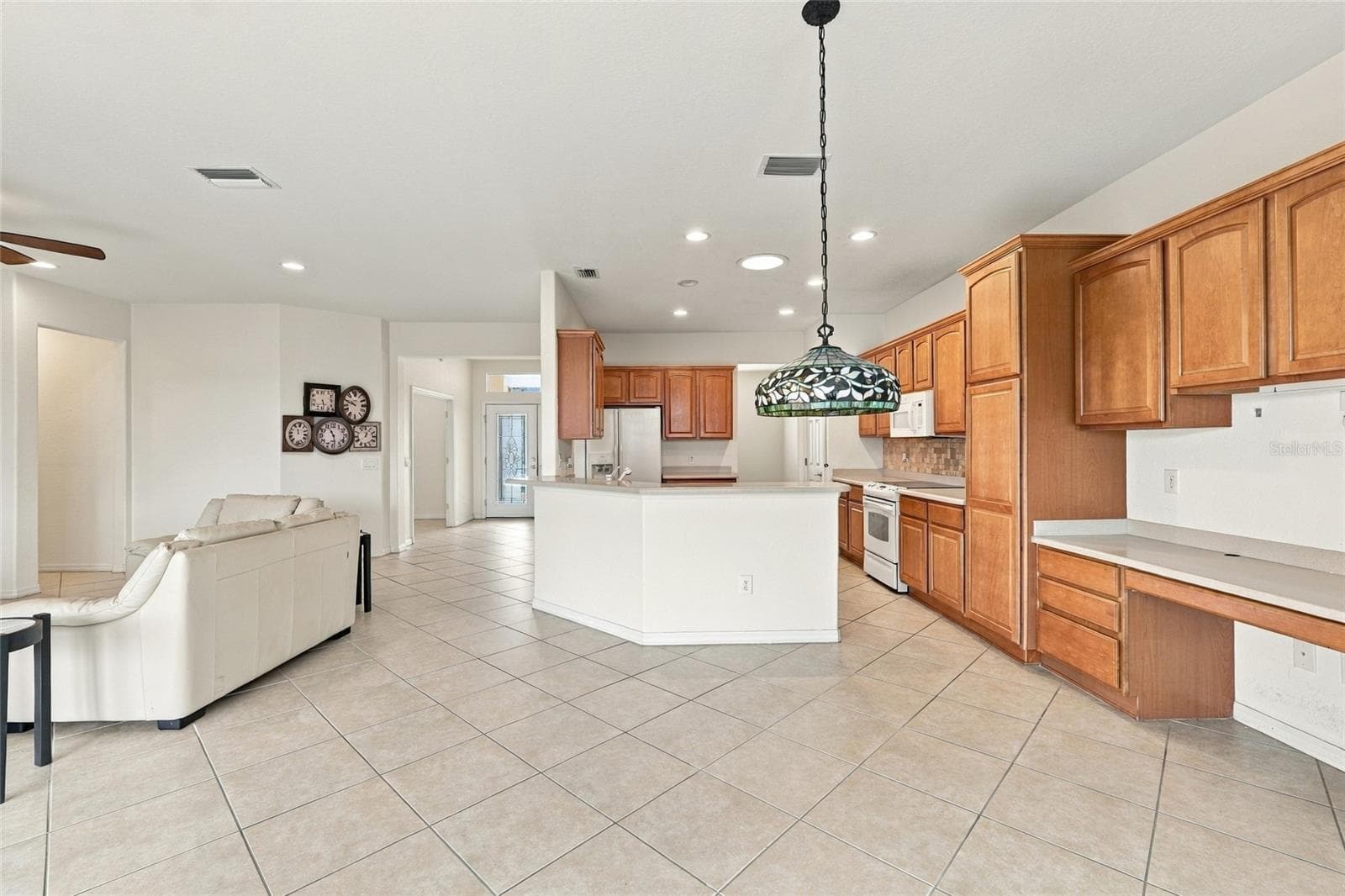 Living room, Dining area, Kitchen - 11811 SE 91ST CIR, SUMMERFIELD