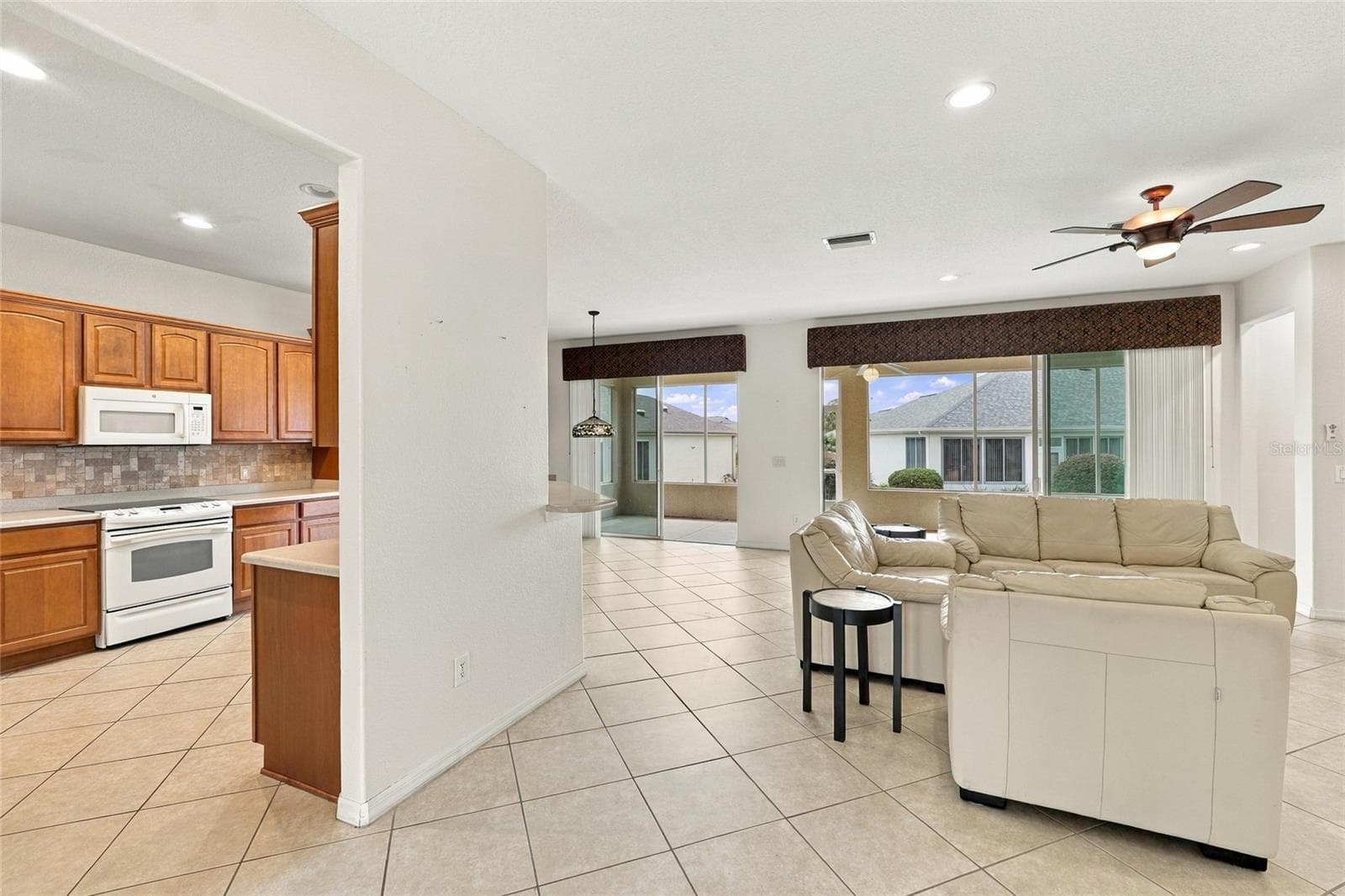 Kitchen,Living room - 11811 SE 91ST CIR, SUMMERFIELD