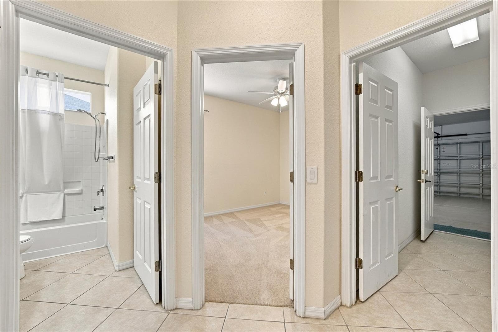 2nd bathroom,laundry and guest bedroom - 11811 SE 91ST CIR, SUMMERFIELD