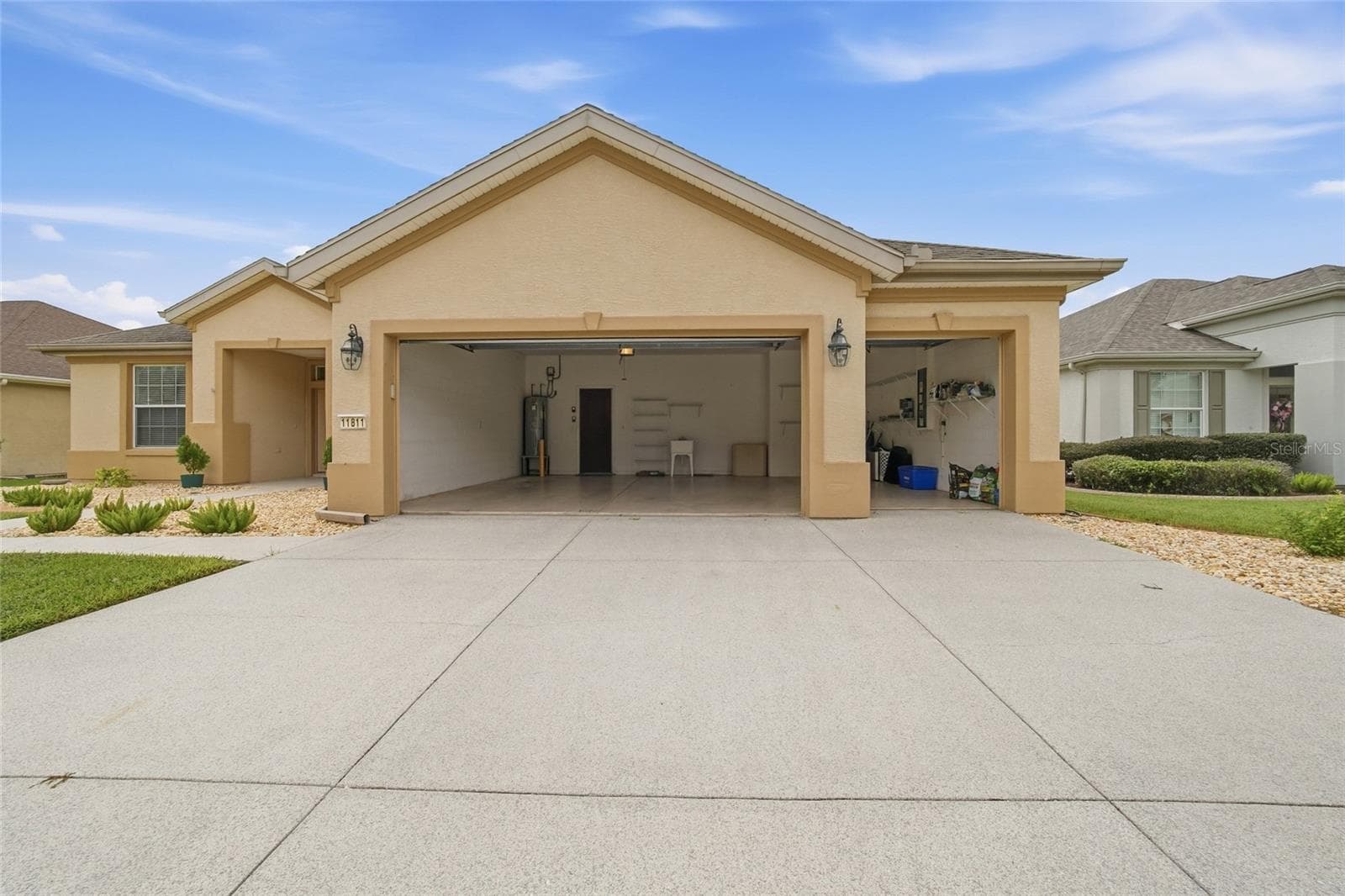 Front with garage doors open - 11811 SE 91ST CIR, SUMMERFIELD
