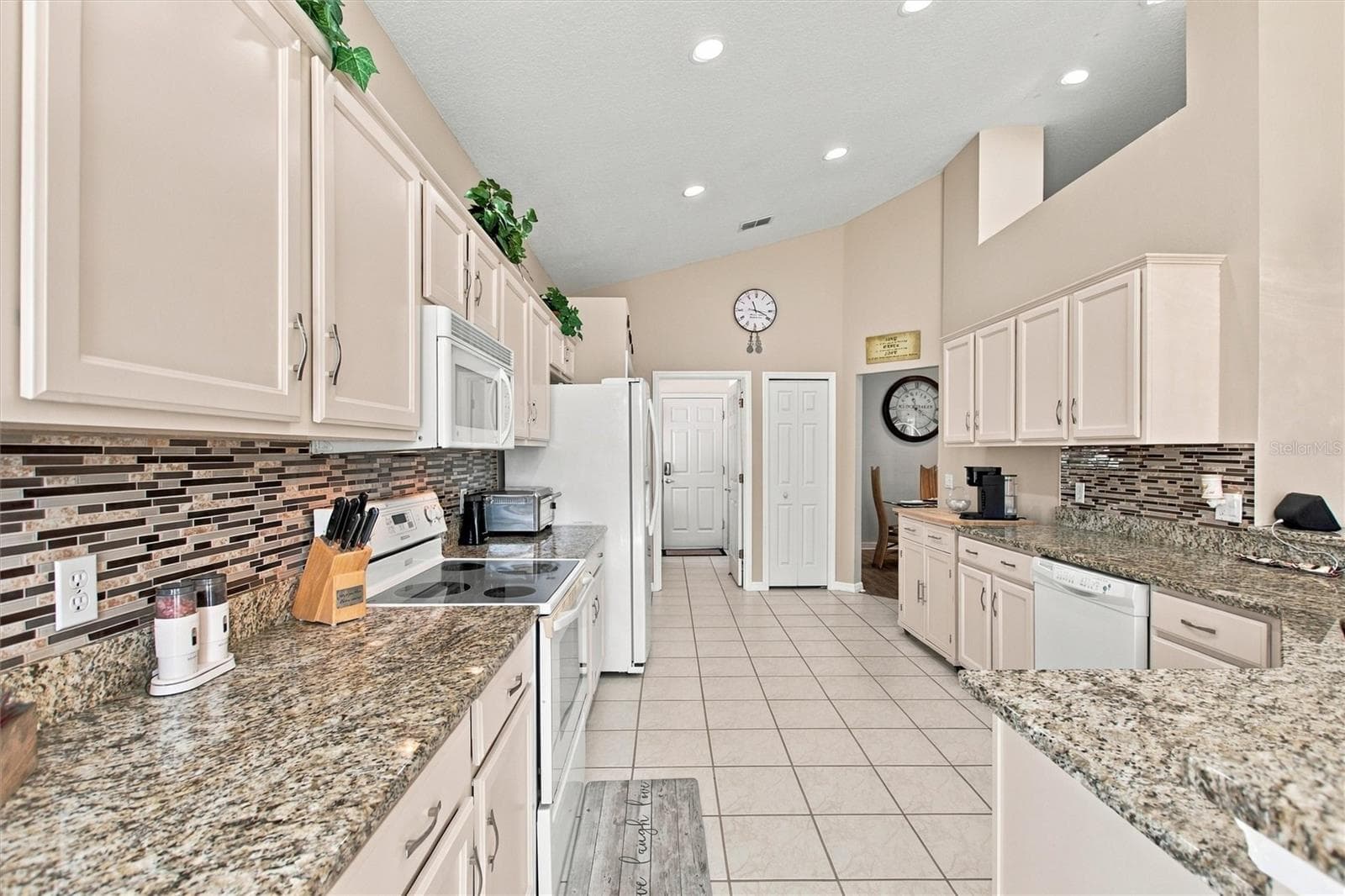 Granite countertops, tile backsplash and recessed LED lights - 217 FLEMING LN, DAVENPORT