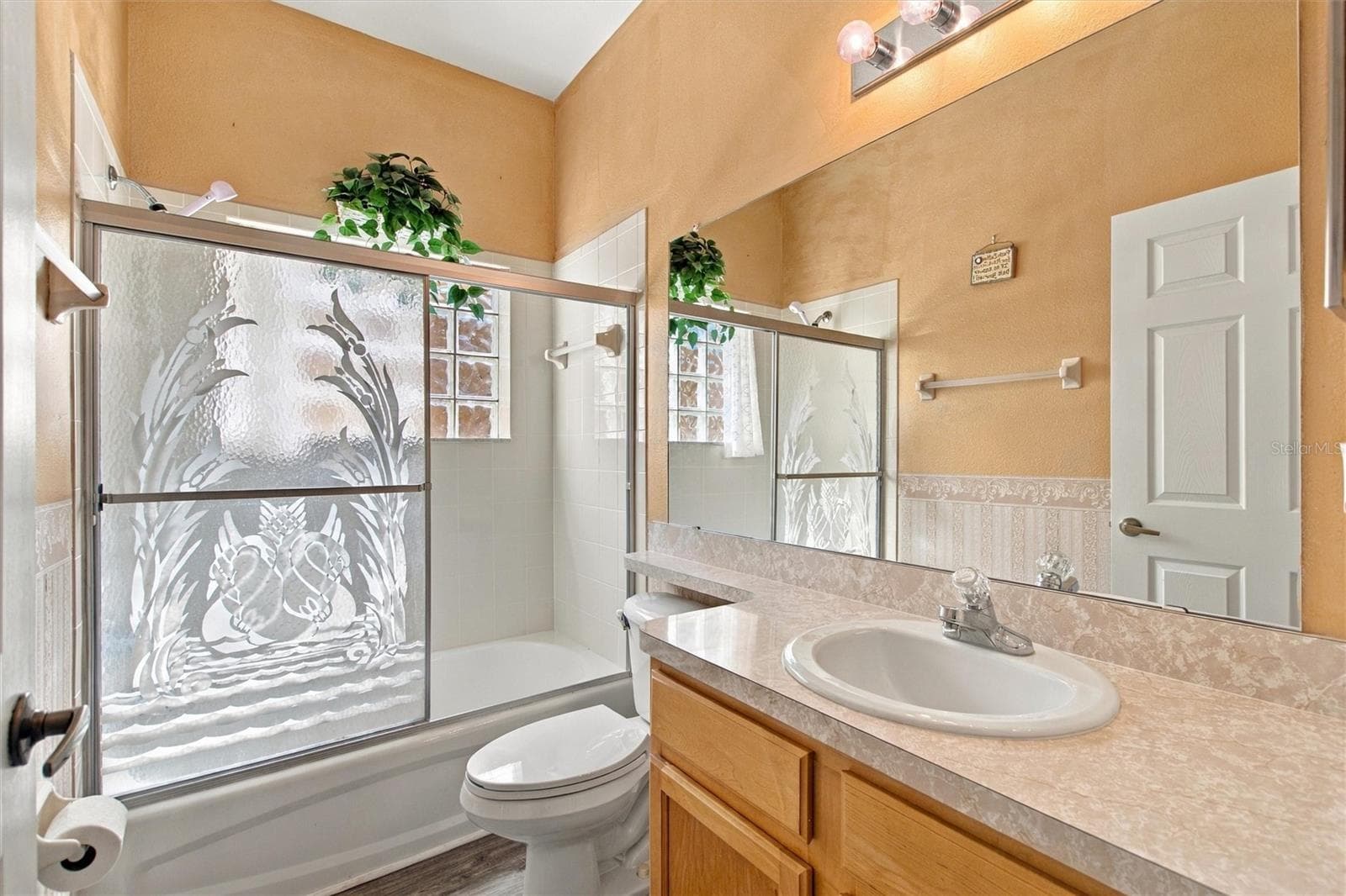 Guest bathroom - 217 FLEMING LN, DAVENPORT