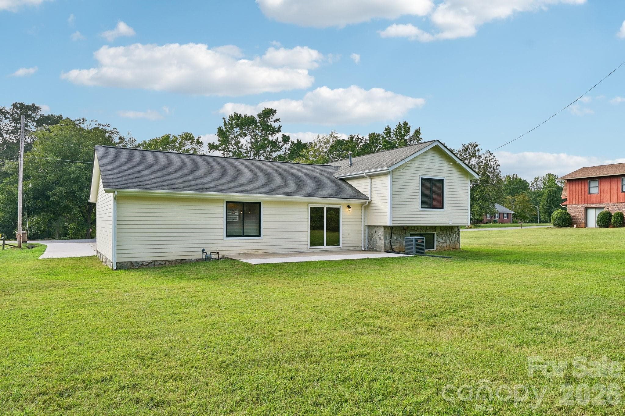 Single Family Residence at 1106 Stanton Drive, Shelby, photo 8 of 26
