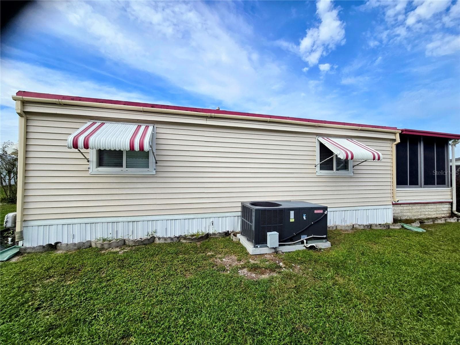 Manufactured Home at 6245 QUALITY LN, ZEPHYRHILLS, photo 9 of 52
