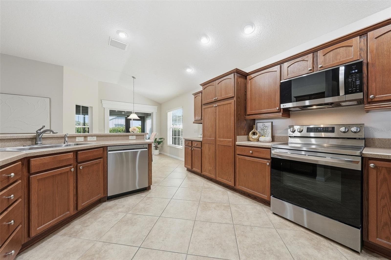 Single Family Residence at 1385 HACKBERRY PL, THE VILLAGES, photo 11 of 42