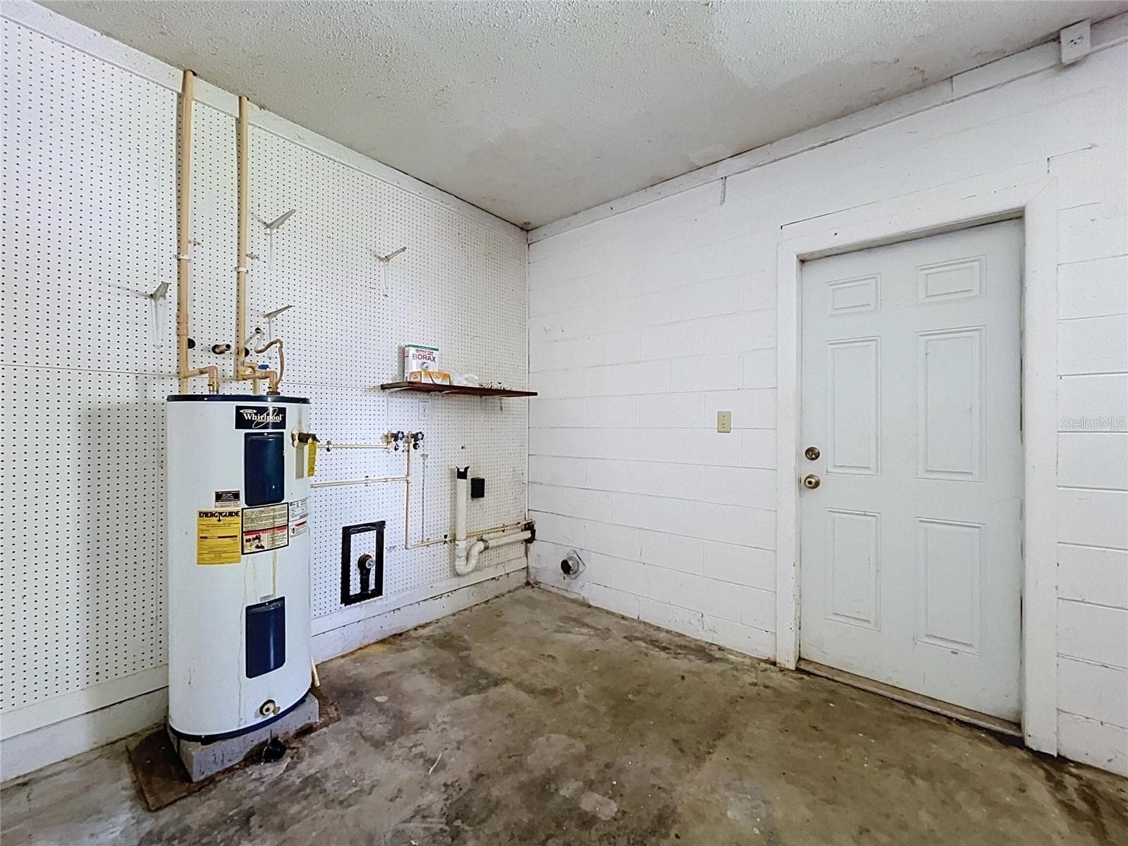 Laundry area in garage - 903 TANGELO PLACE PL, BRANDON