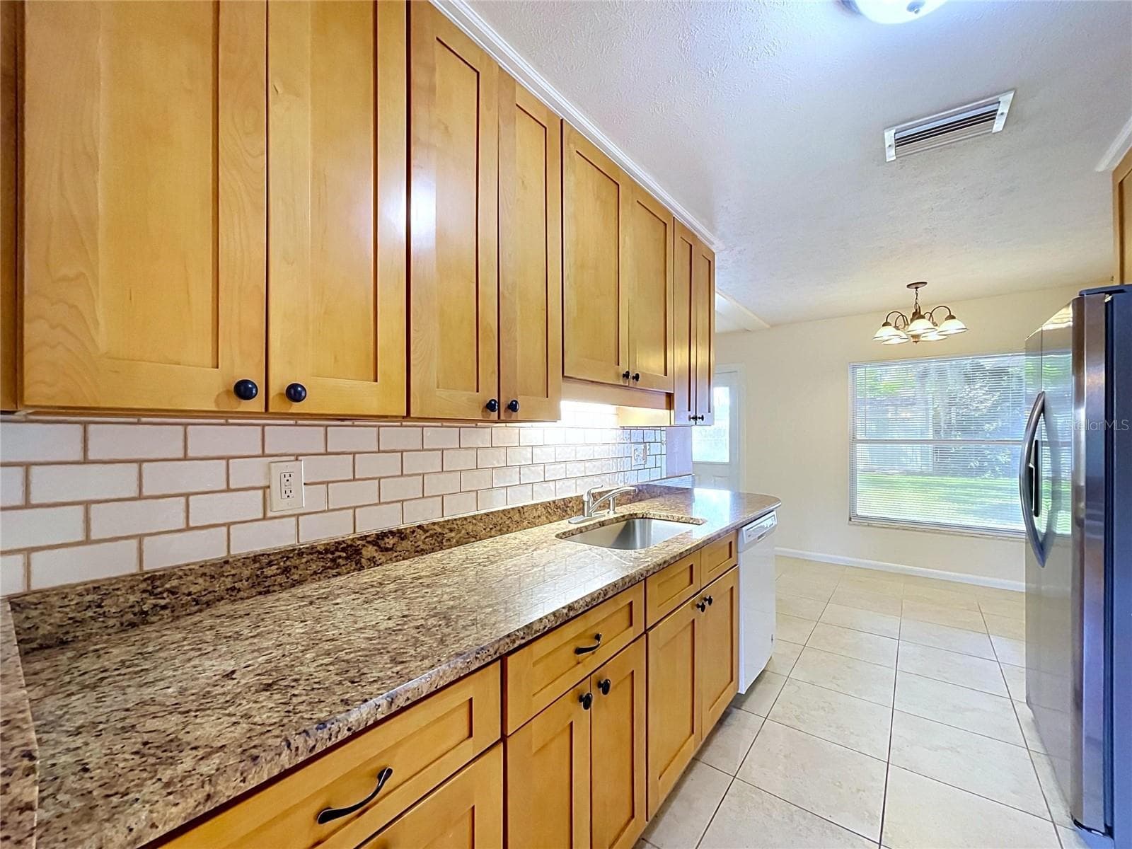 Wood Kitchen Cabinets - 903 TANGELO PLACE PL, BRANDON