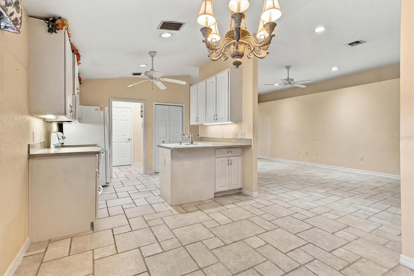 Single Family Residence at 2740 BAY LAGOON WAY, TAVARES, photo 10 of 32