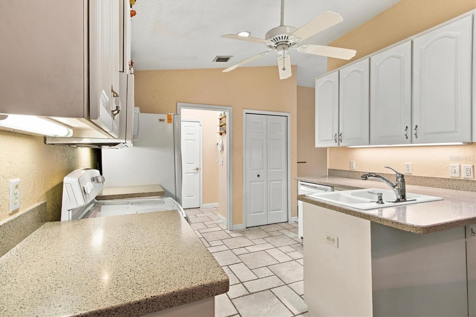 Single Family Residence at 2740 BAY LAGOON WAY, TAVARES, photo 11 of 32