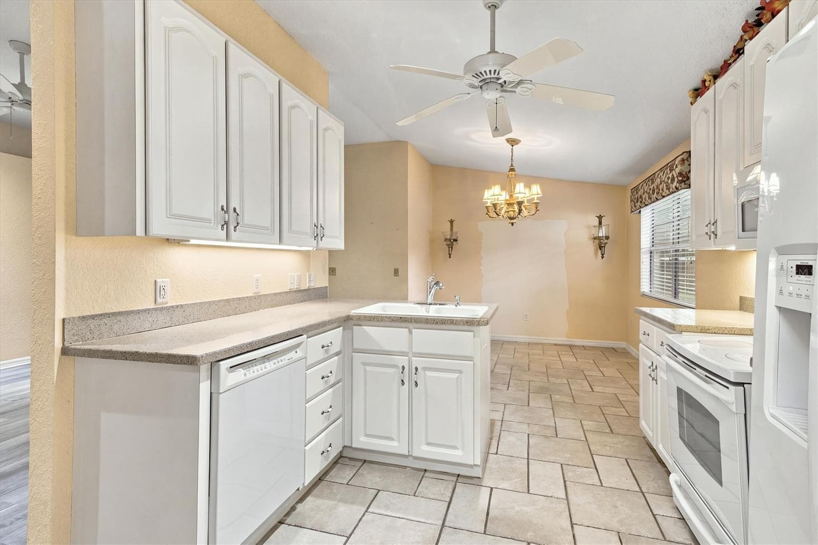 Single Family Residence at 2740 BAY LAGOON WAY, TAVARES, photo 12 of 32