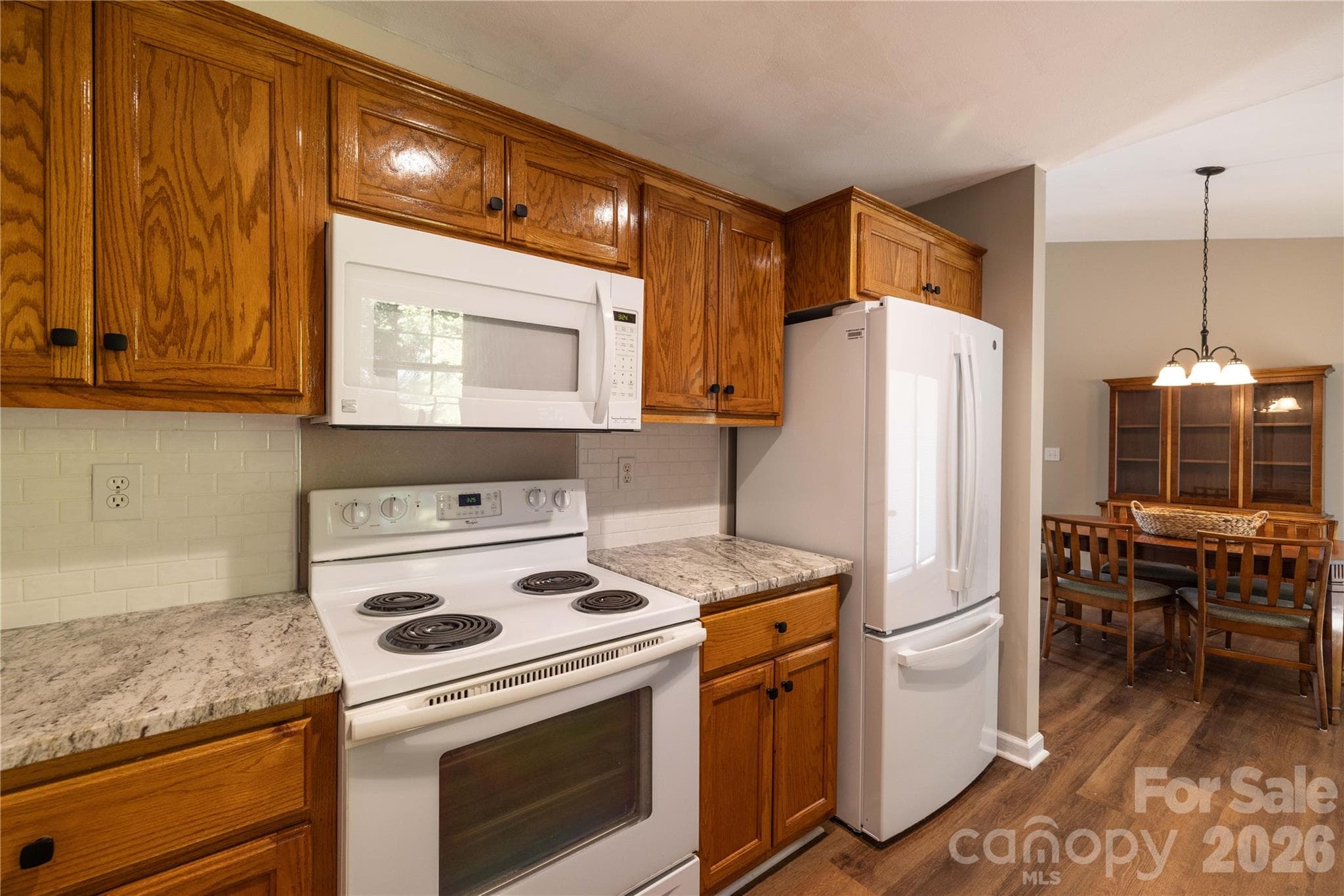 Kitchn - 32802 Austin Road, New London