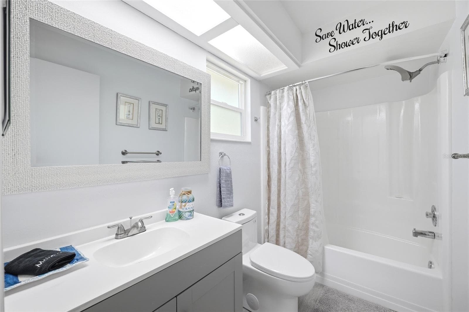 Single Family Residence at 8180 ANCHOR POINT DR, WEEKI WACHEE, photo 11 of 17