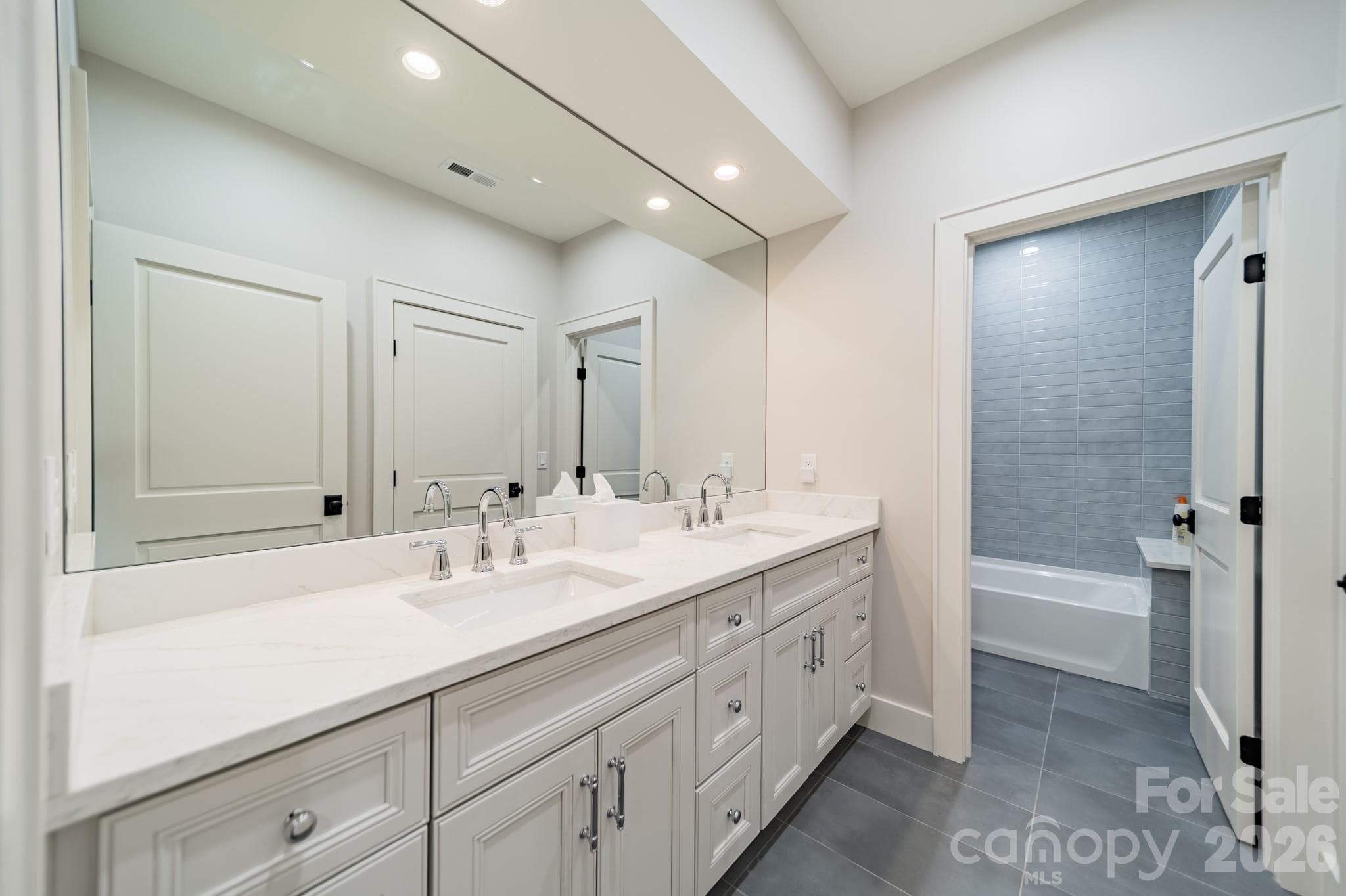 Full Bath - 3319 Gresham Place, Charlotte