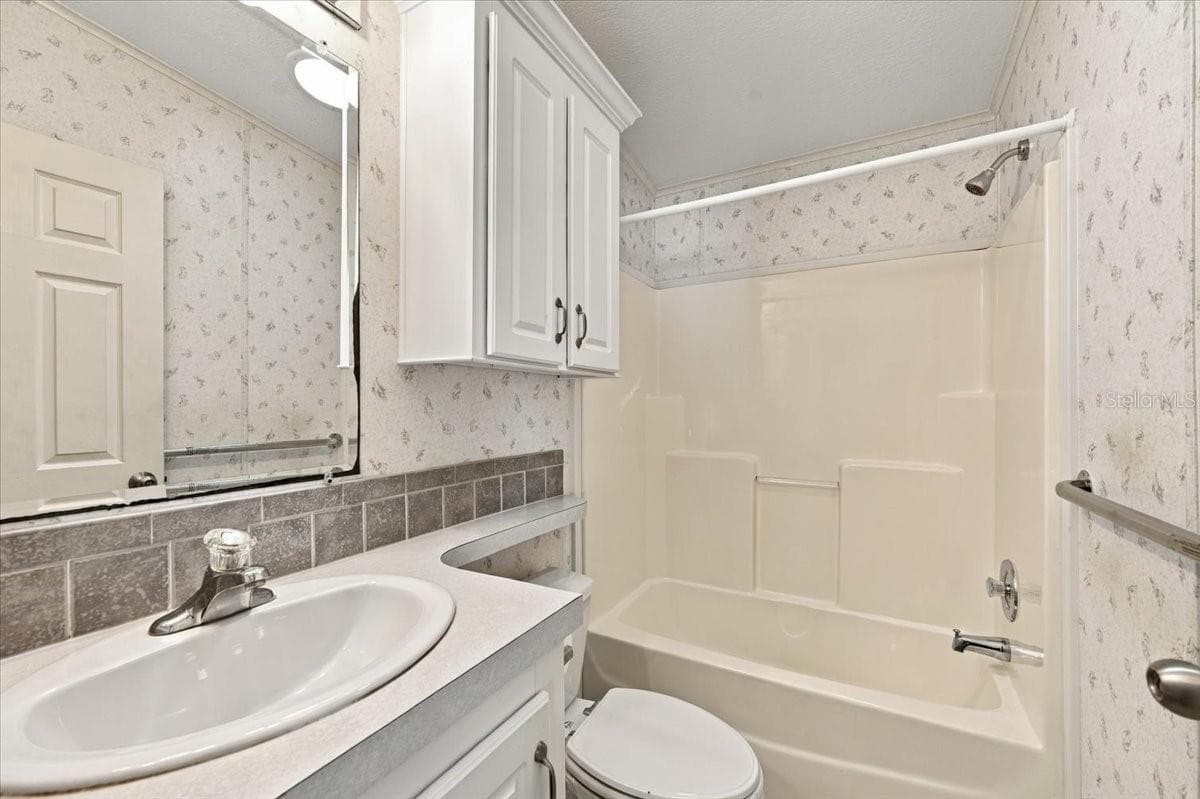 Guest Bathroom - 59 BEAVERKILL DR, LAKE WALES
