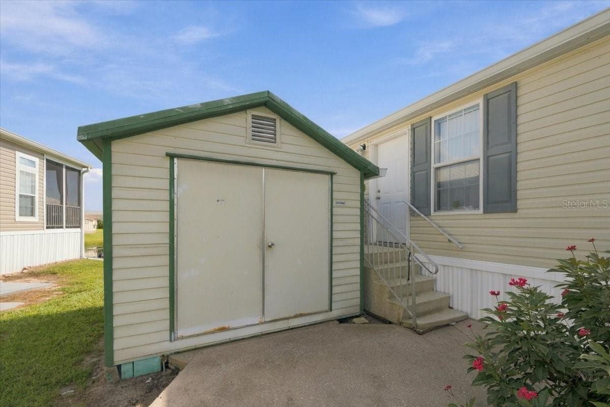 Manufactured Home at 59 BEAVERKILL DR, LAKE WALES, photo 37 of 56