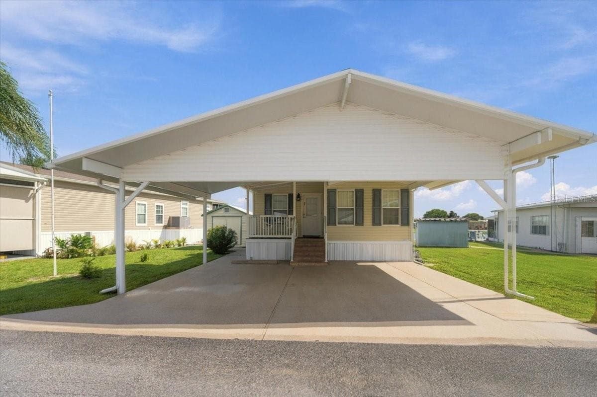 LARGE Carport! - 59 BEAVERKILL DR, LAKE WALES