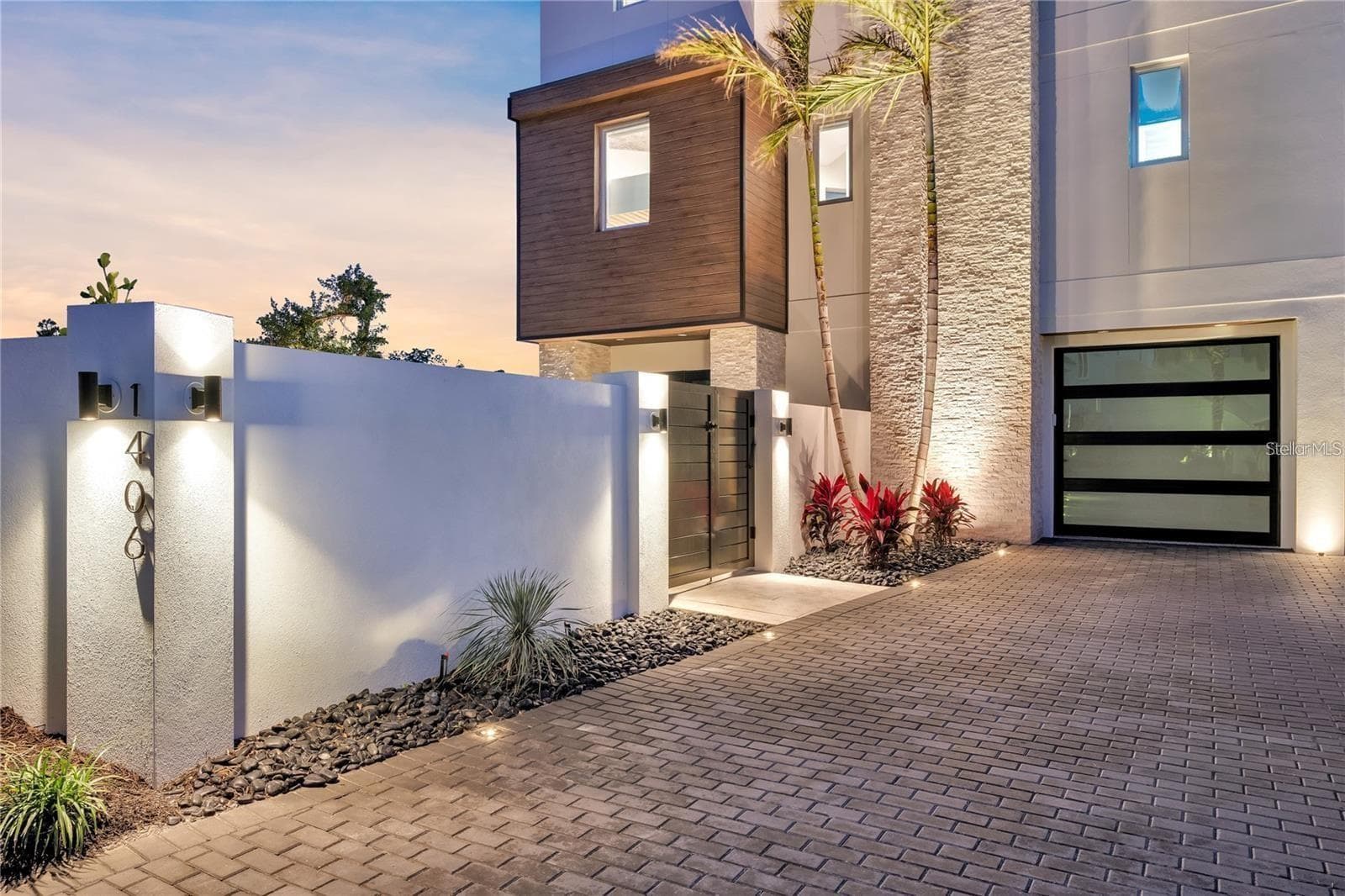 Putting course - 1406 TANGIER WAY, SARASOTA