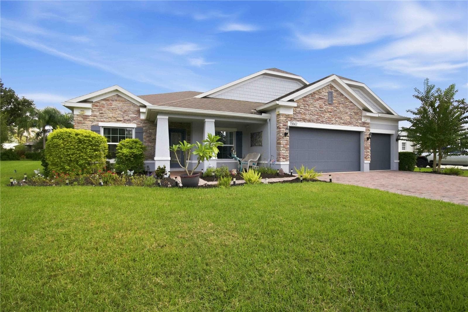 Spacious front yard with mature landscaping. - 15502 31ST ST E, PARRISH
