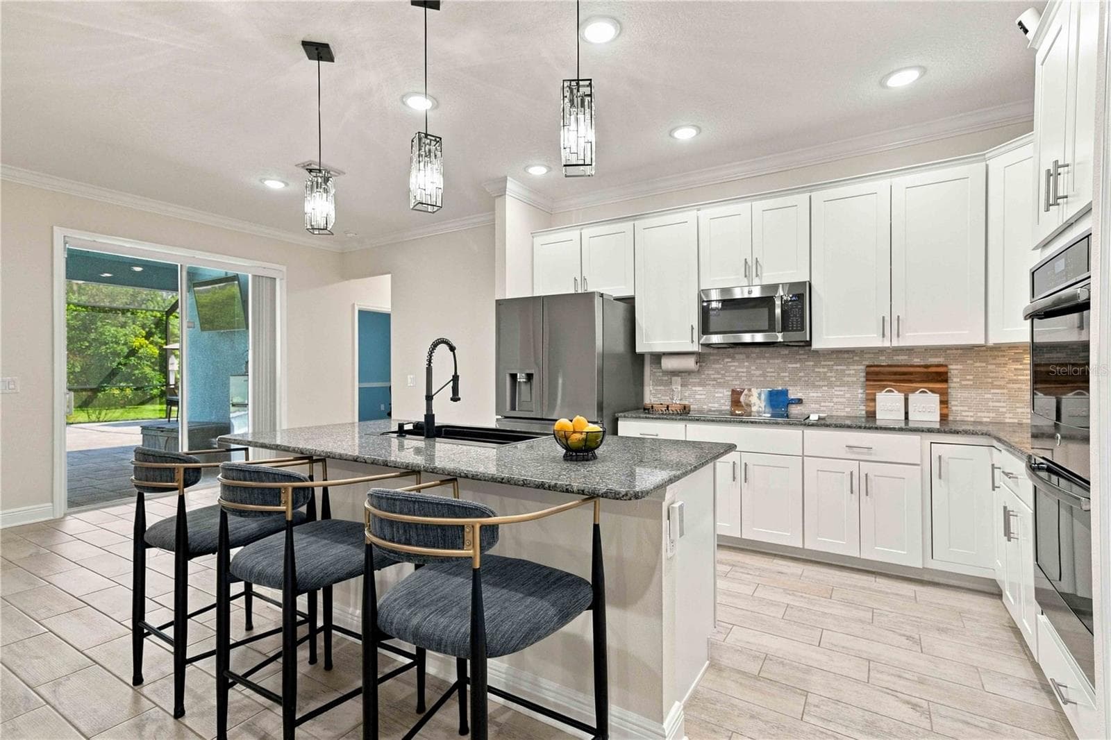 Open kitchen with plenty of workspace - 15502 31ST ST E, PARRISH
