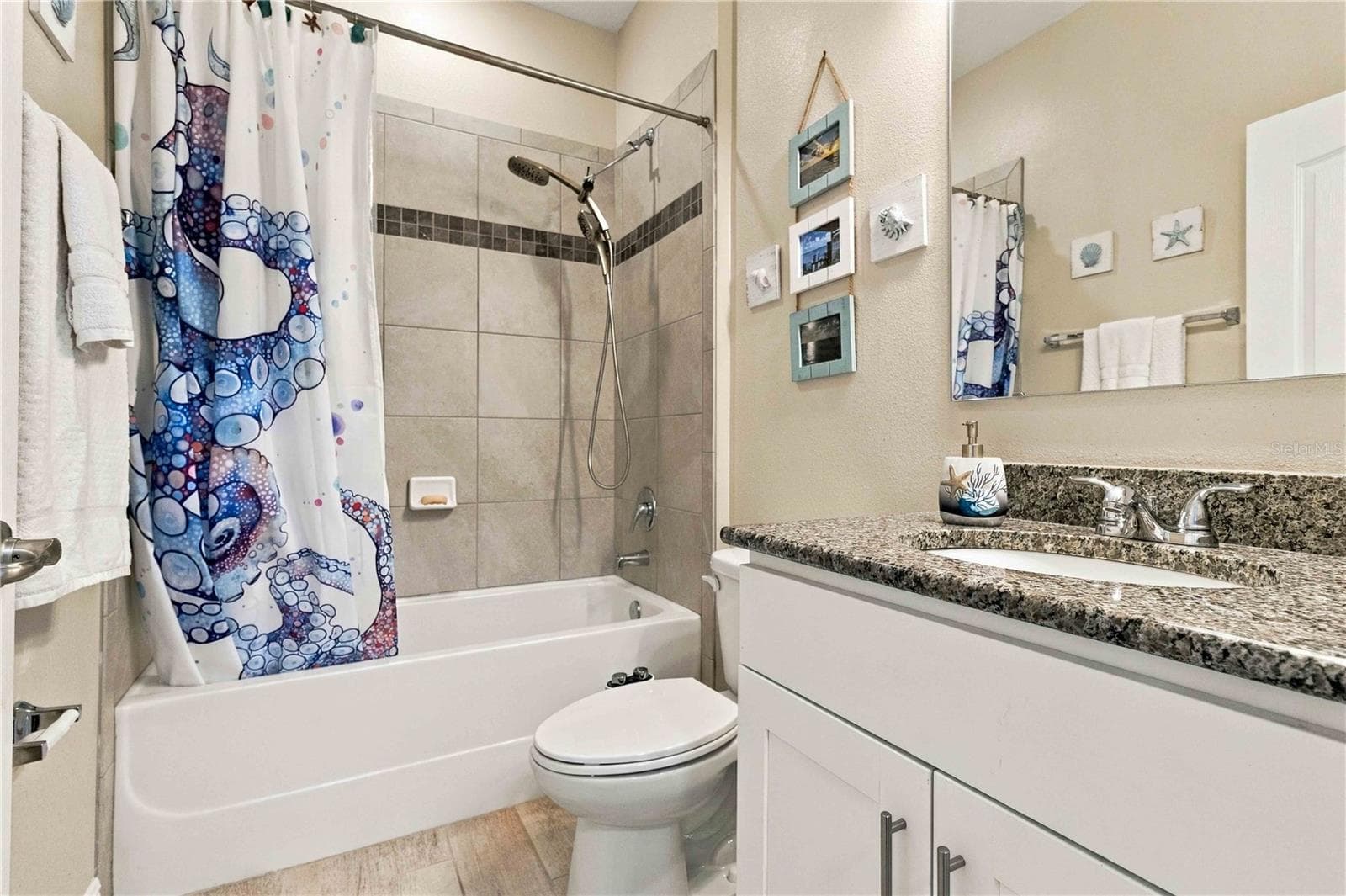 Bright and inviting bathroom - 15502 31ST ST E, PARRISH
