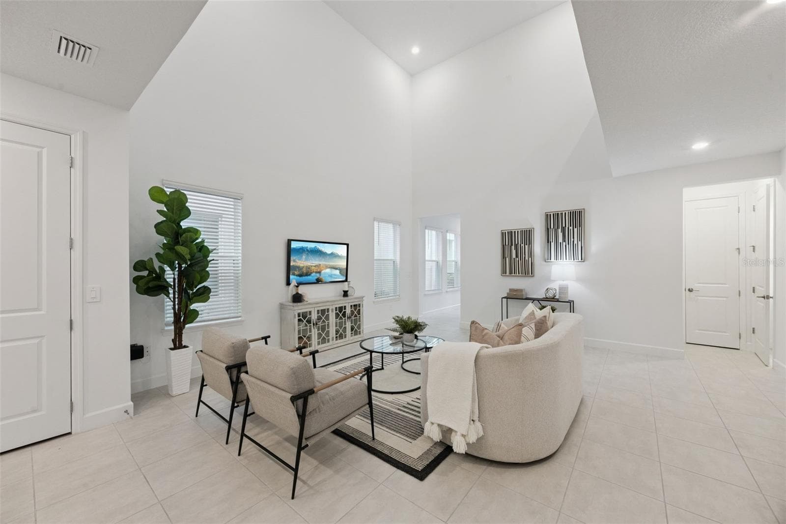 Single Family Residence at 16283 HONEY HARVEST ST, WINTER GARDEN, photo 9 of 46
