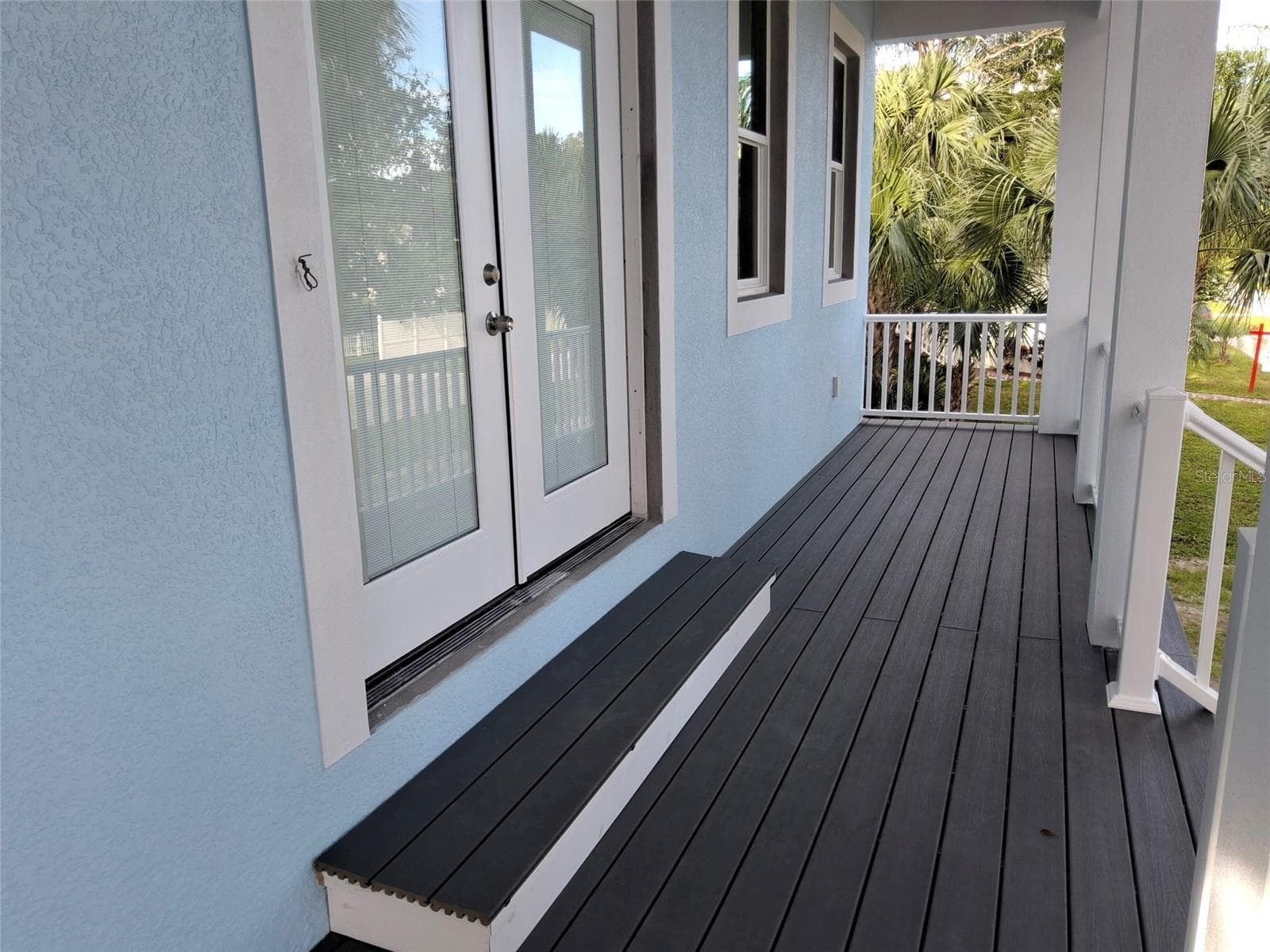 Front entry porch - 383 GEORGIA AVE, CRYSTAL BEACH