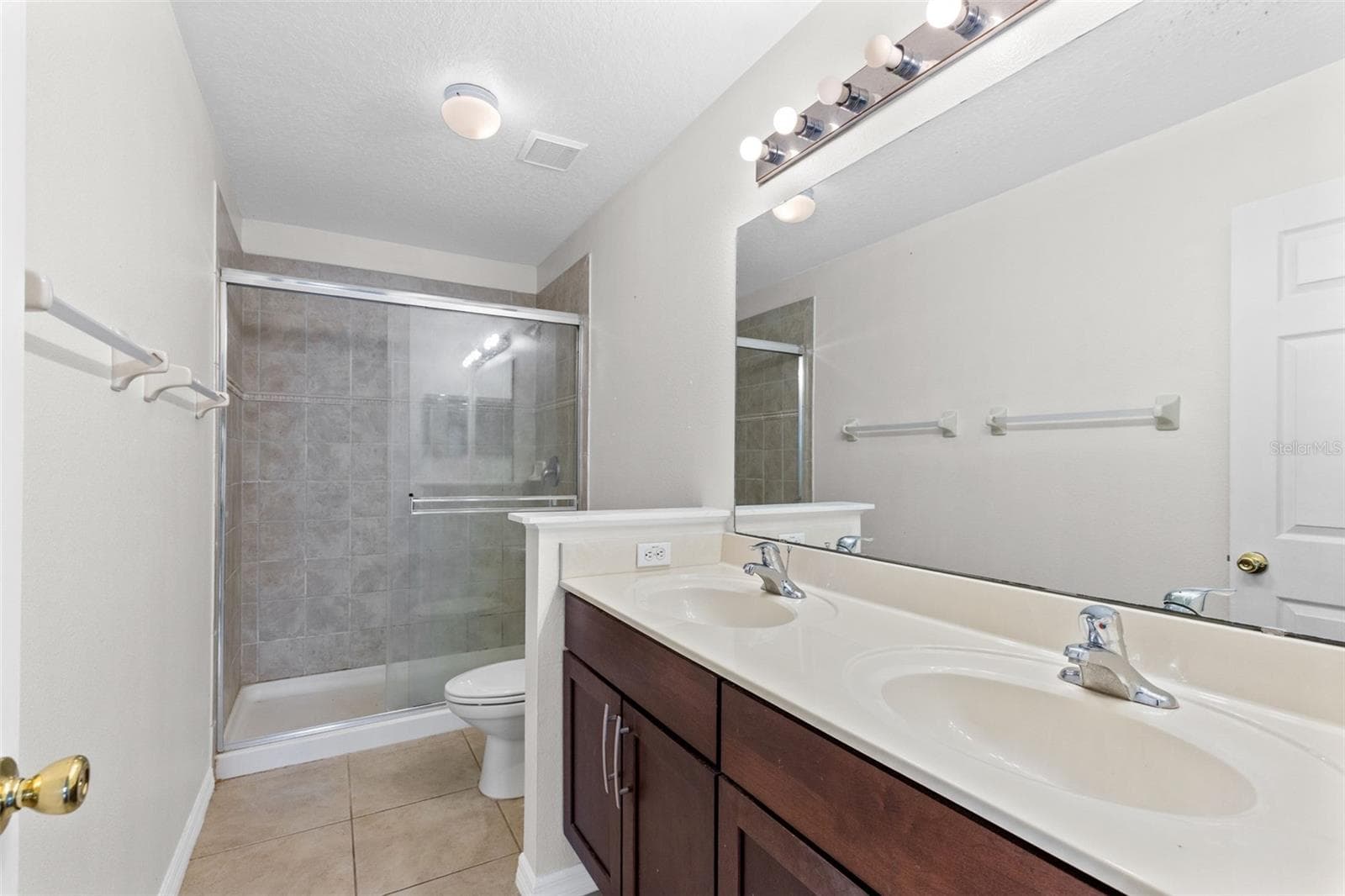 Master bathroom - 4231 TRIDENT PT, OVIEDO