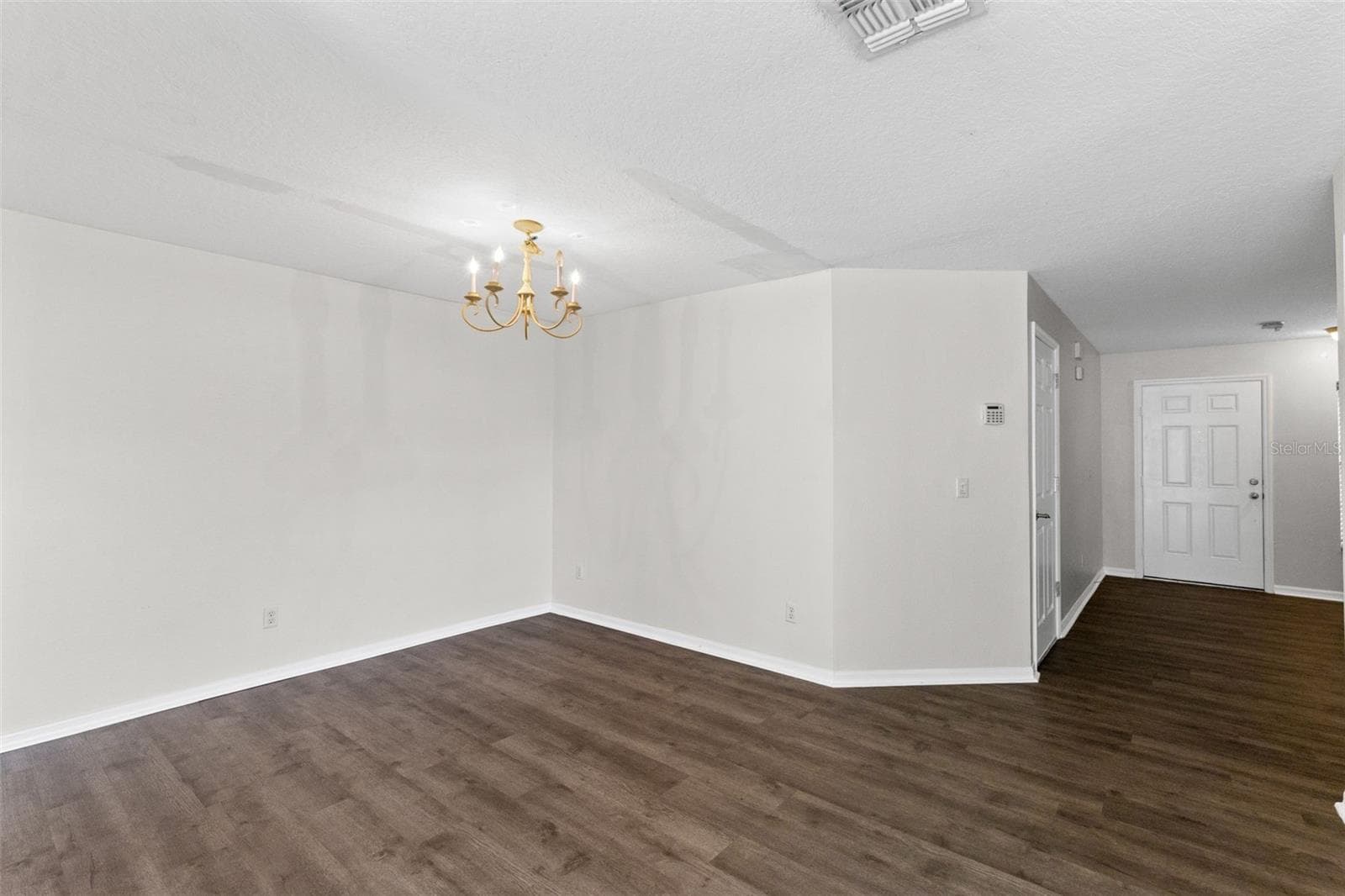 Dinning area/front entrance view - 4231 TRIDENT PT, OVIEDO