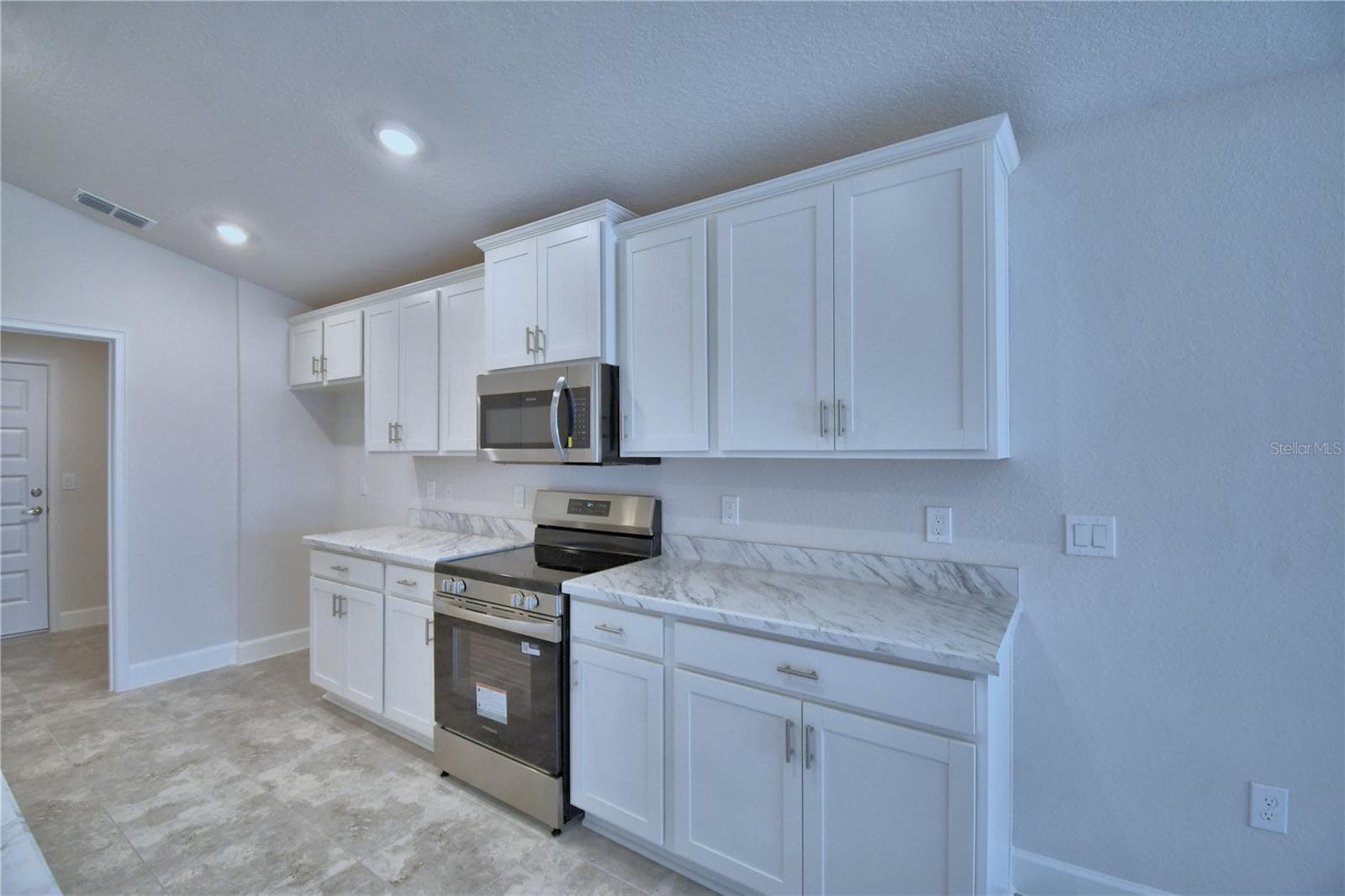 Single Family Residence at 4511 SUNDEW LN, AUBURNDALE, photo 9 of 33