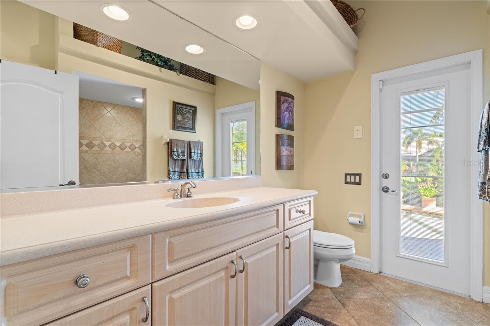 Guest bath with pool access - 1448 KIWI CT, PUNTA GORDA