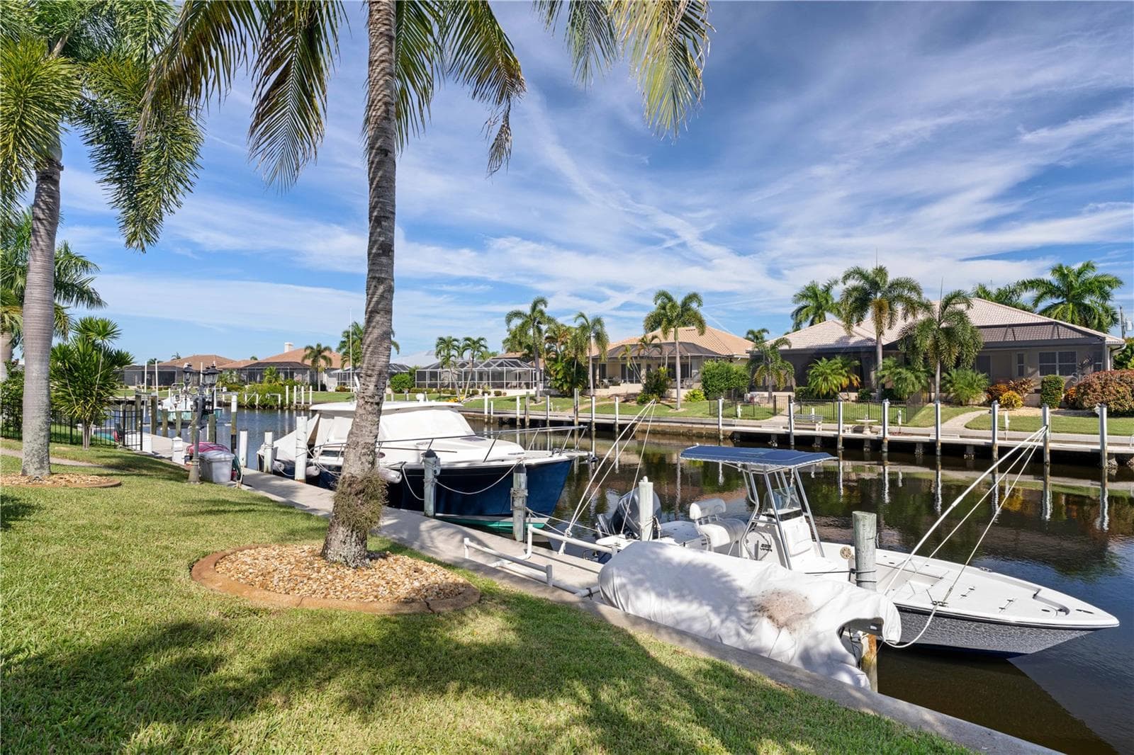 Dock w/water and electric hook-ups - 1448 KIWI CT, PUNTA GORDA