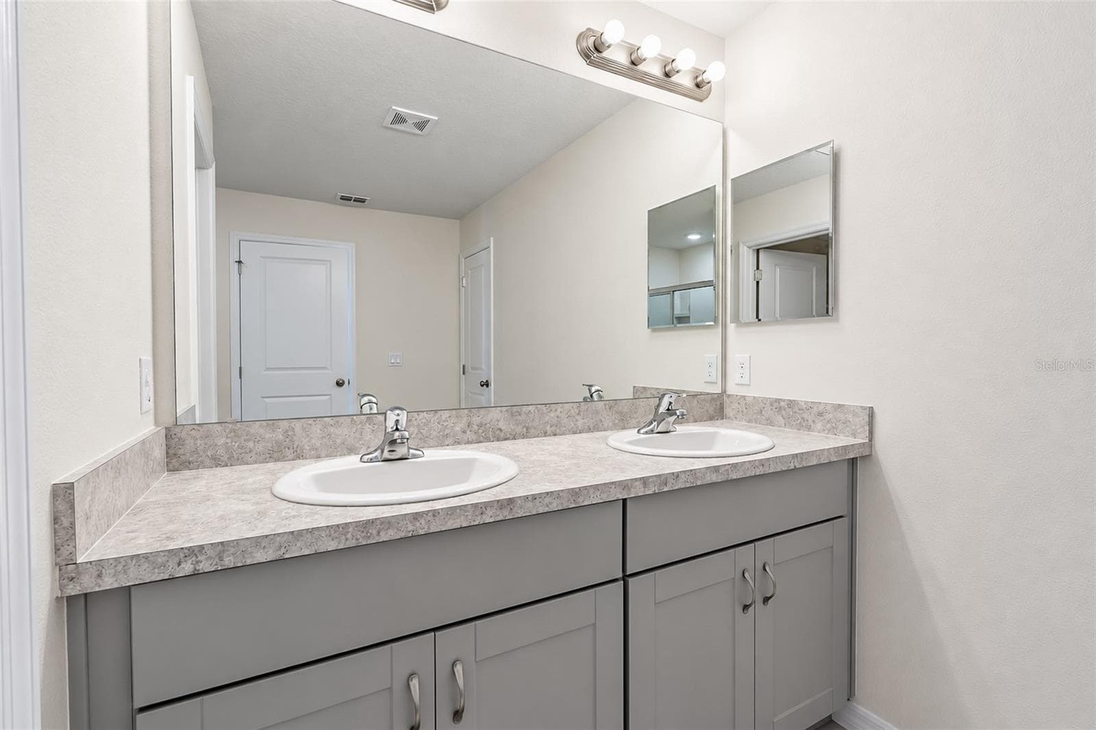 Single Family Residence at 585 BLACK EAGLE DR, GROVELAND, photo 44 of 56