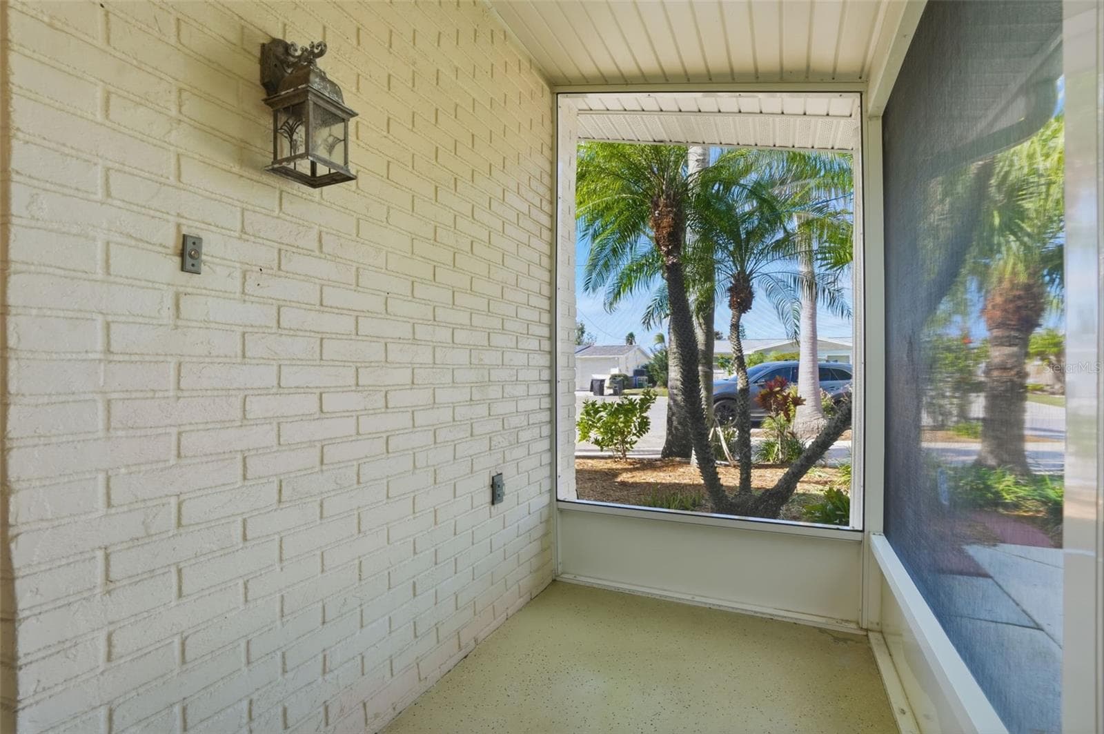 Front Porch - 12612 4TH ISLE, HUDSON