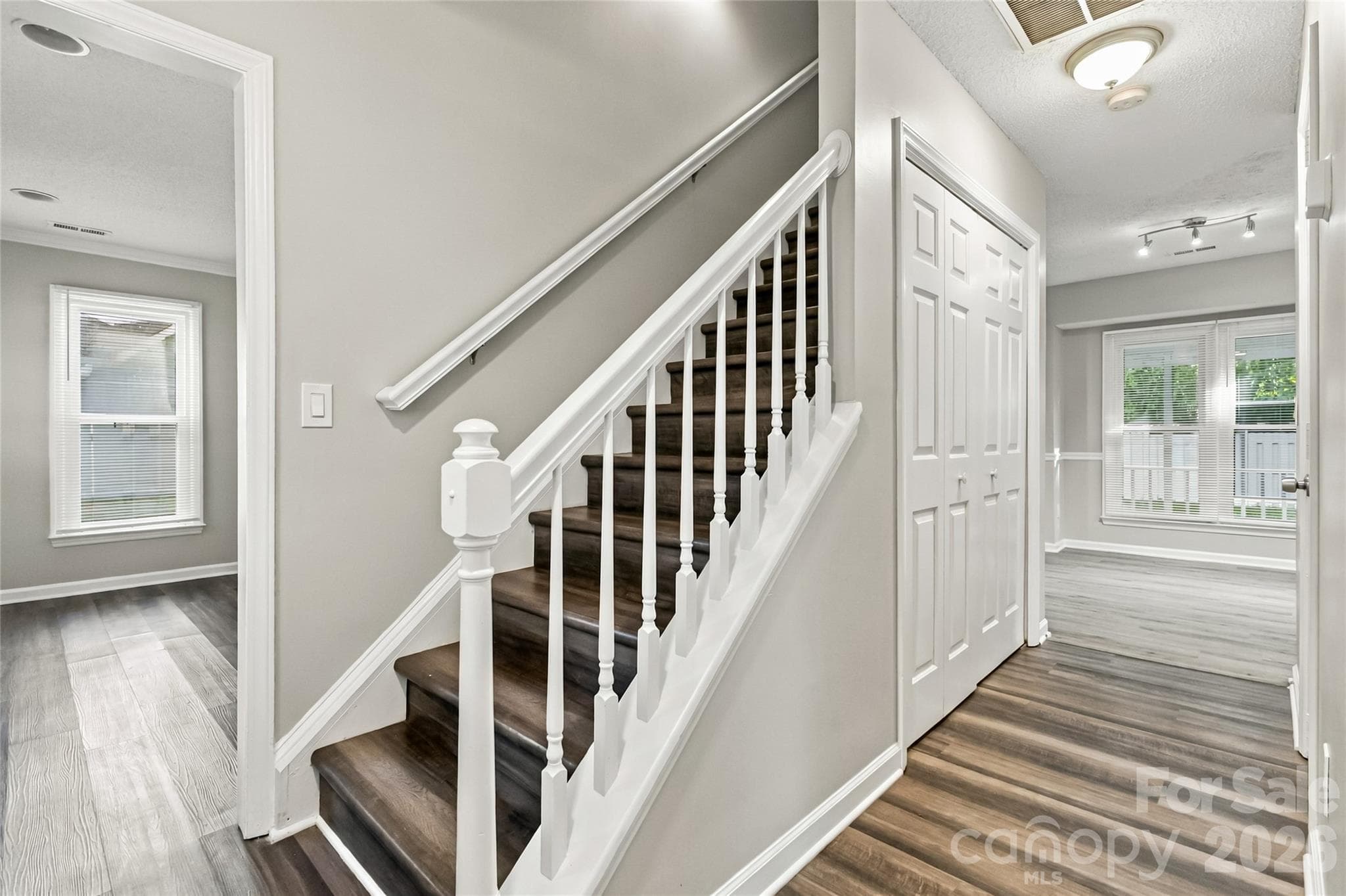 Single Family Residence at 4209 Hounds Run Drive, Matthews, photo 2 of 20