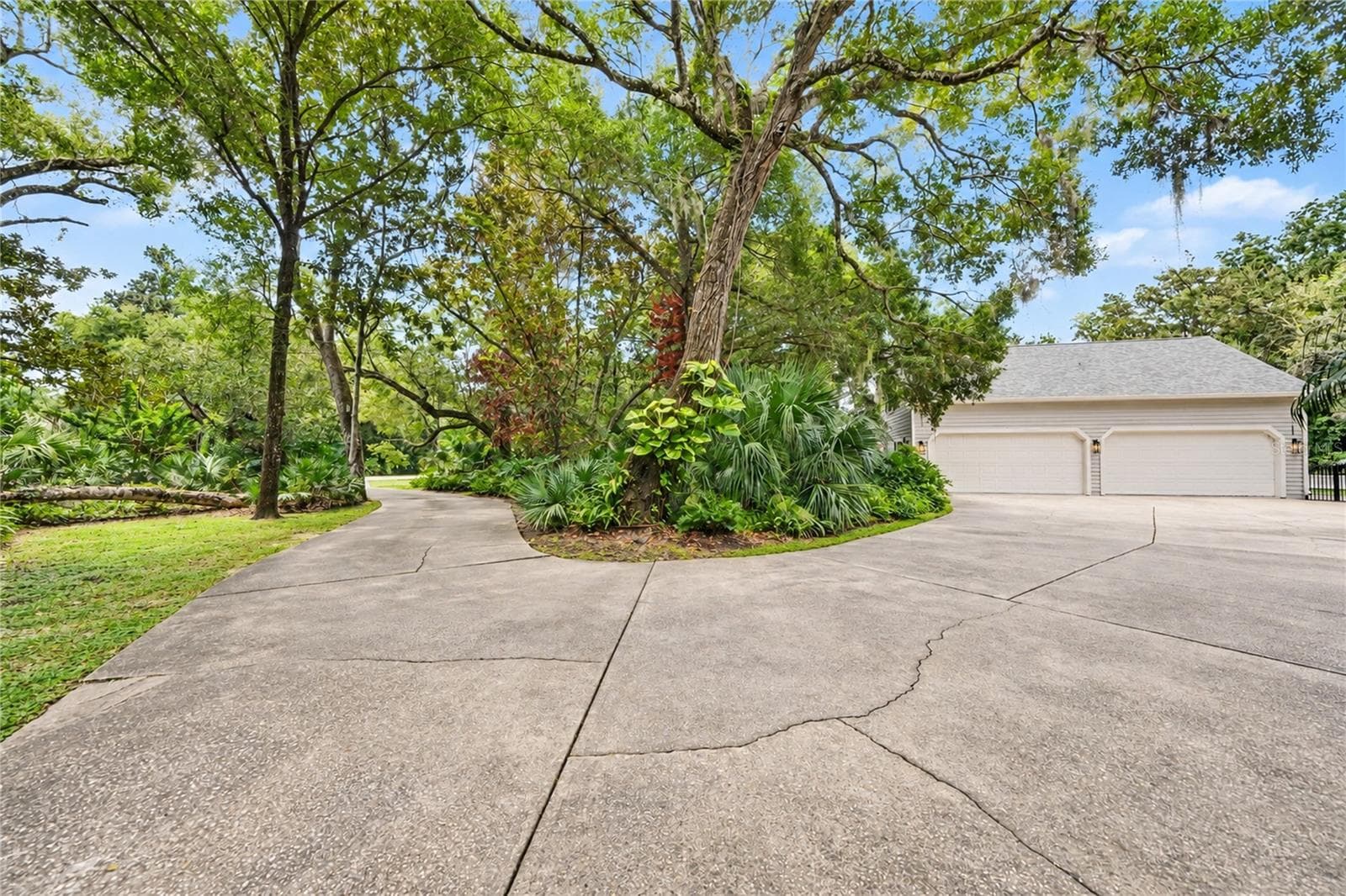 Single Family Residence at 649 CHARMAGNE LN, PORT ORANGE, photo 4 of 82