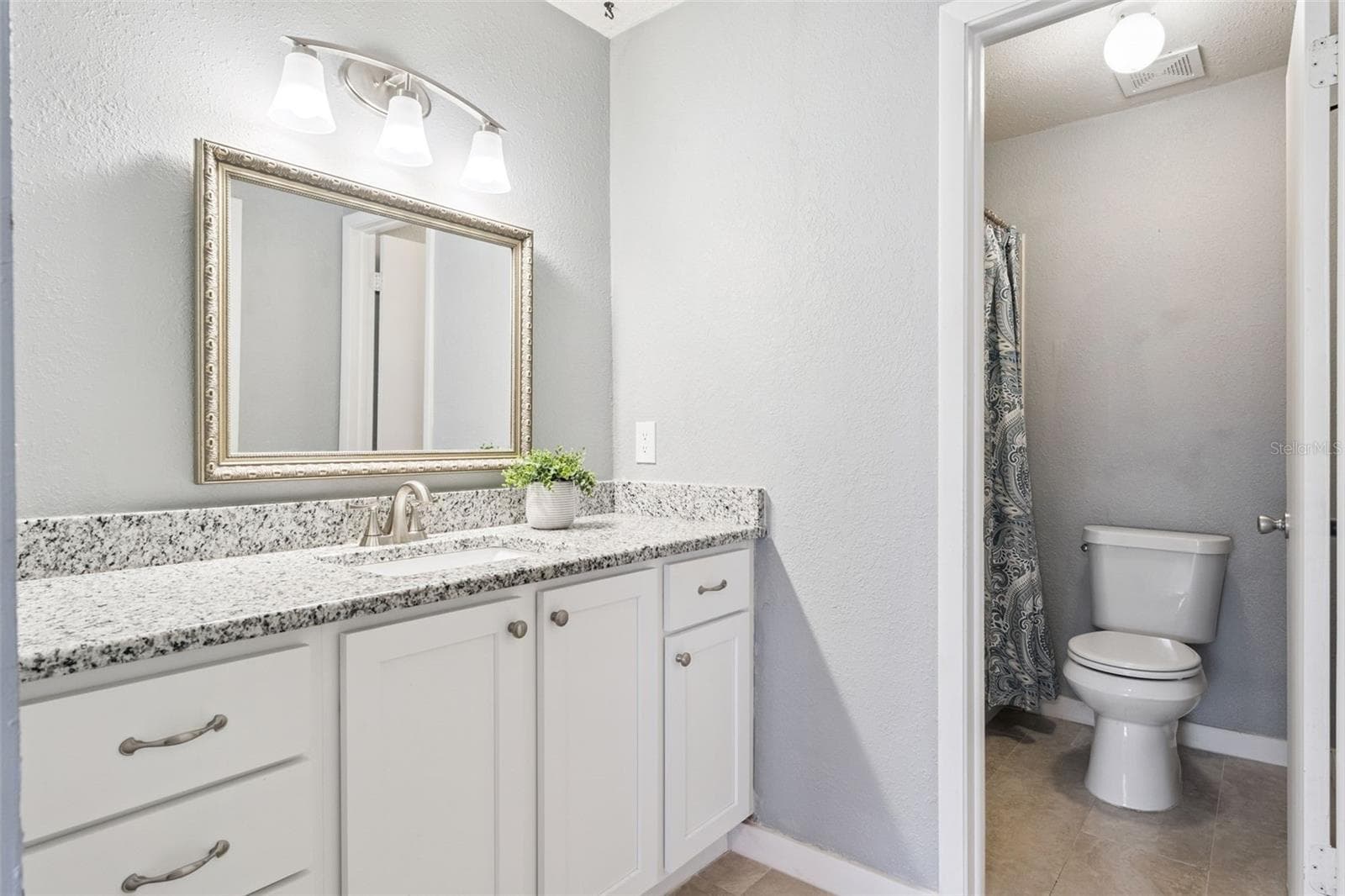 upstairs bathroom - 629 WOODRIDGE DR, FERN PARK