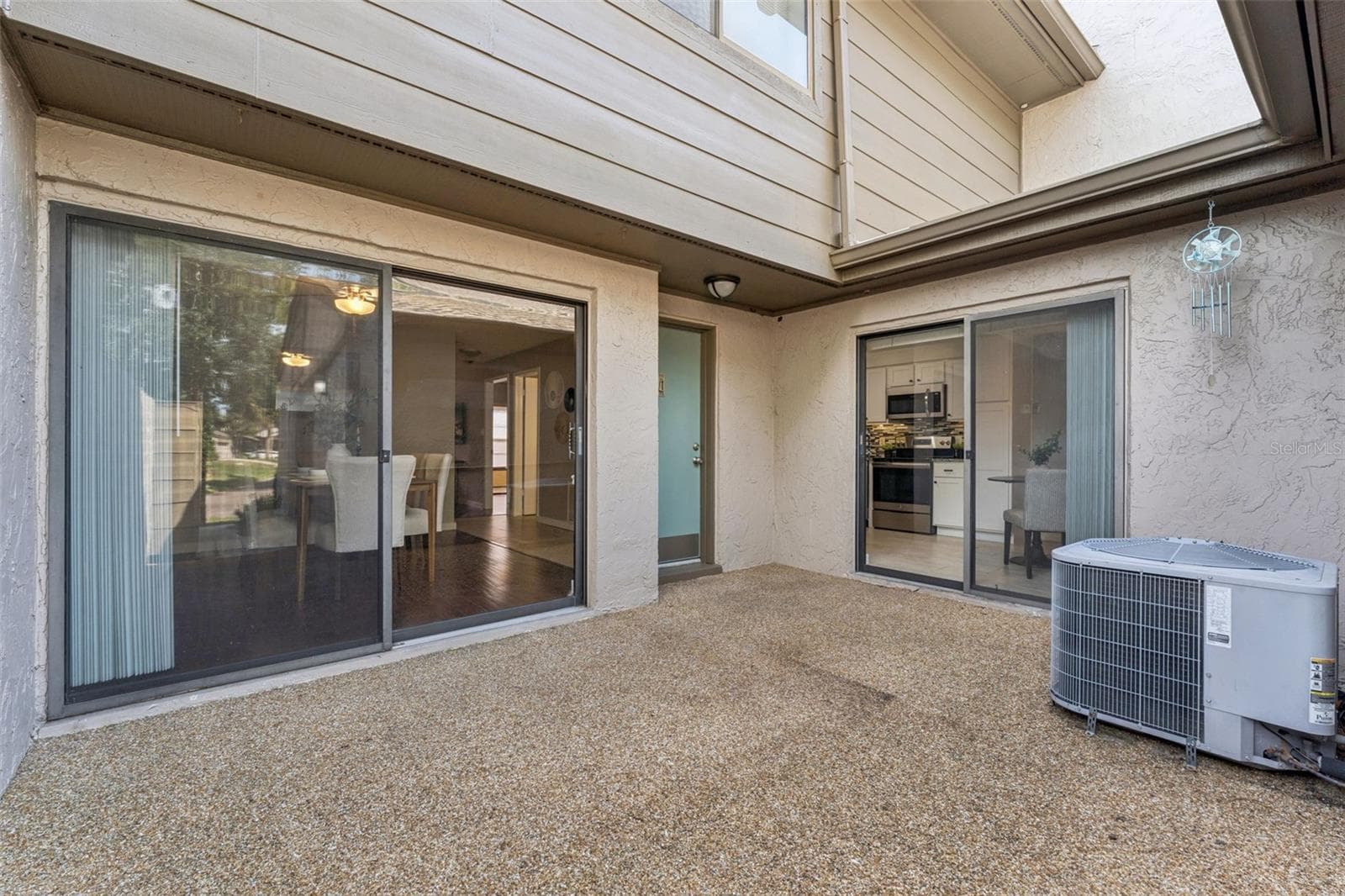 Front courtyard - 629 WOODRIDGE DR, FERN PARK